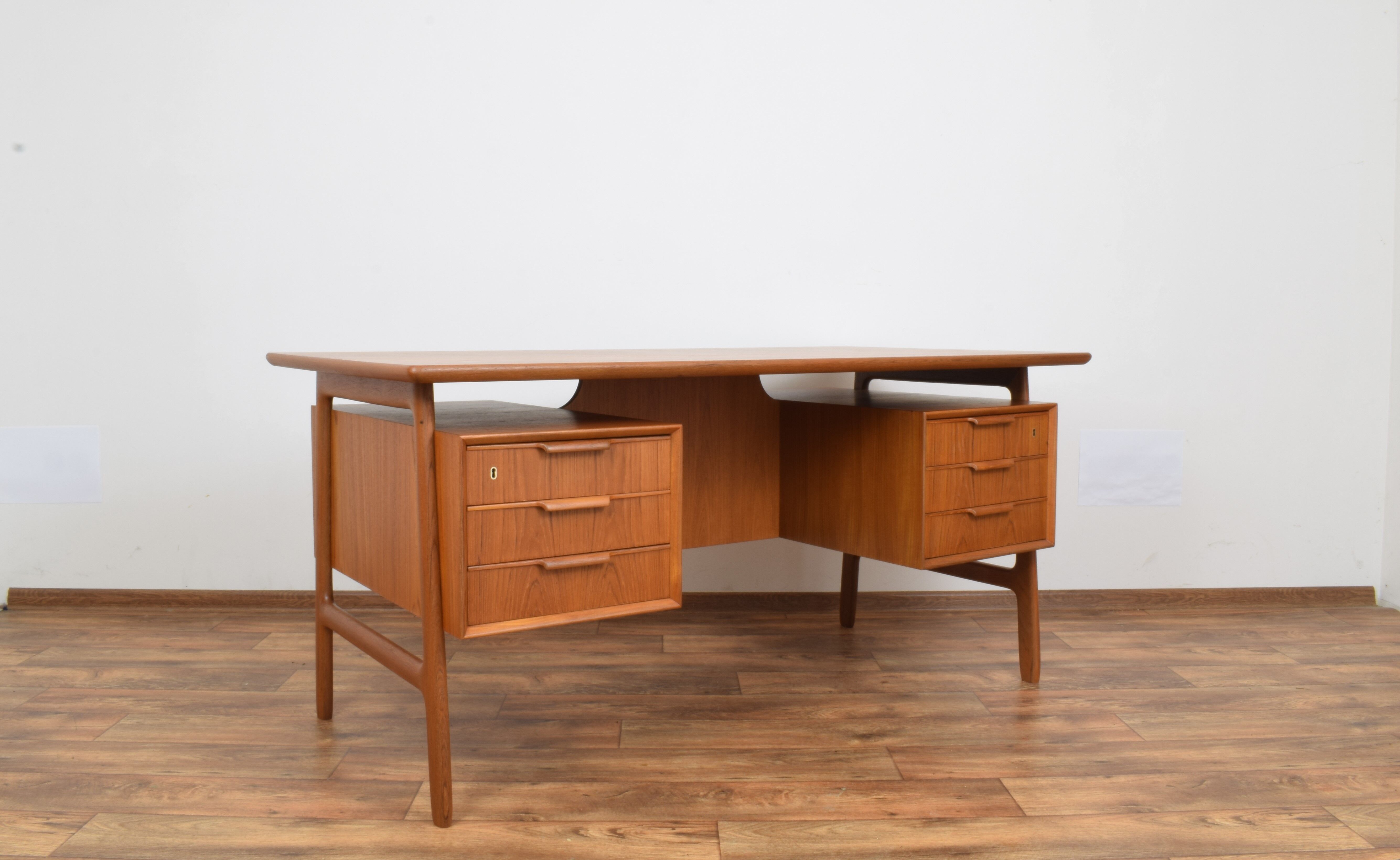 Mid-century danish teak desk model 75 form Omann Jun, 1950s