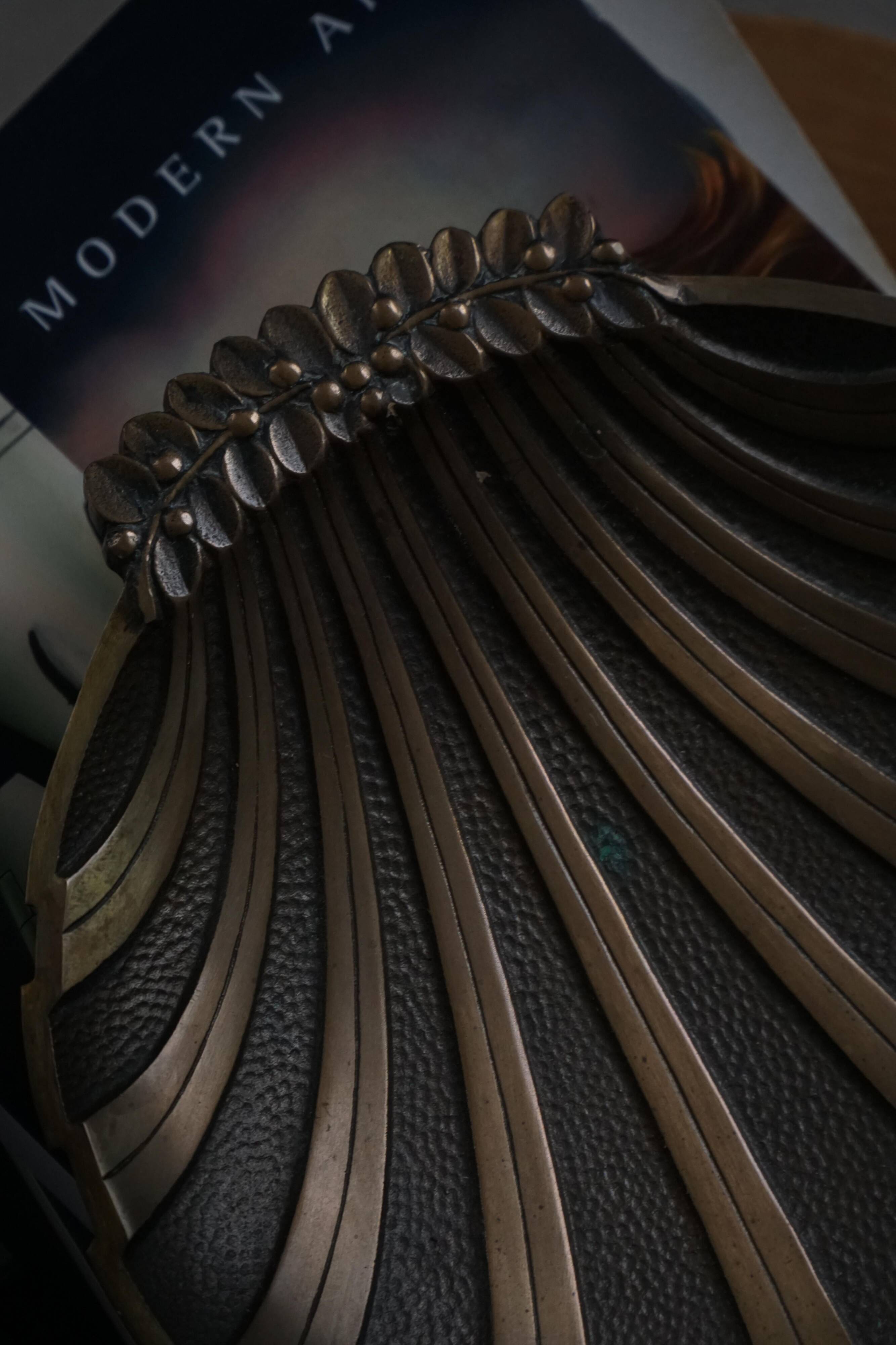 Danish Art Deco decorative shell bowl in bronze, 1930s–1940s.