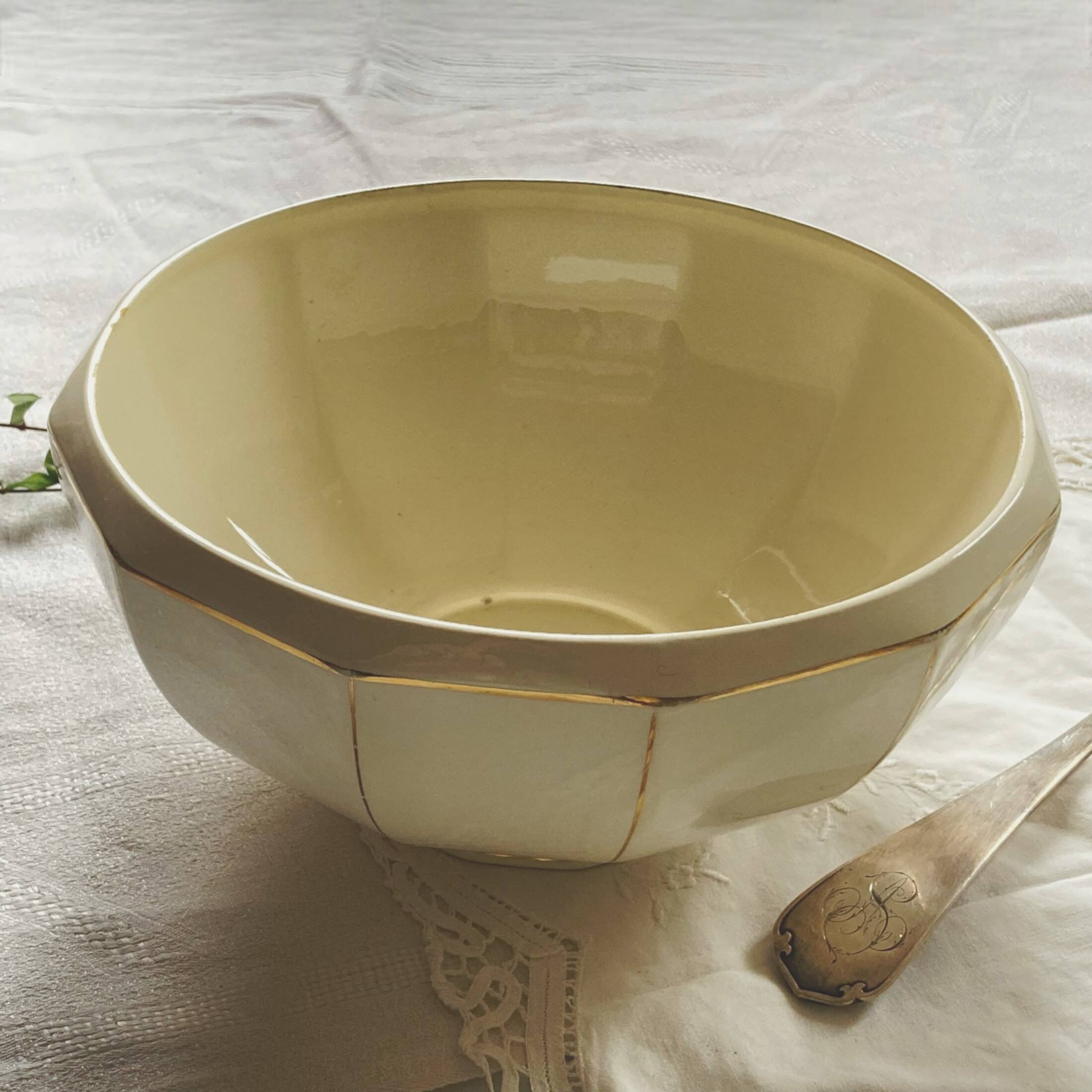 Old salad bowl in earthenware, French manufacture of Badonviller