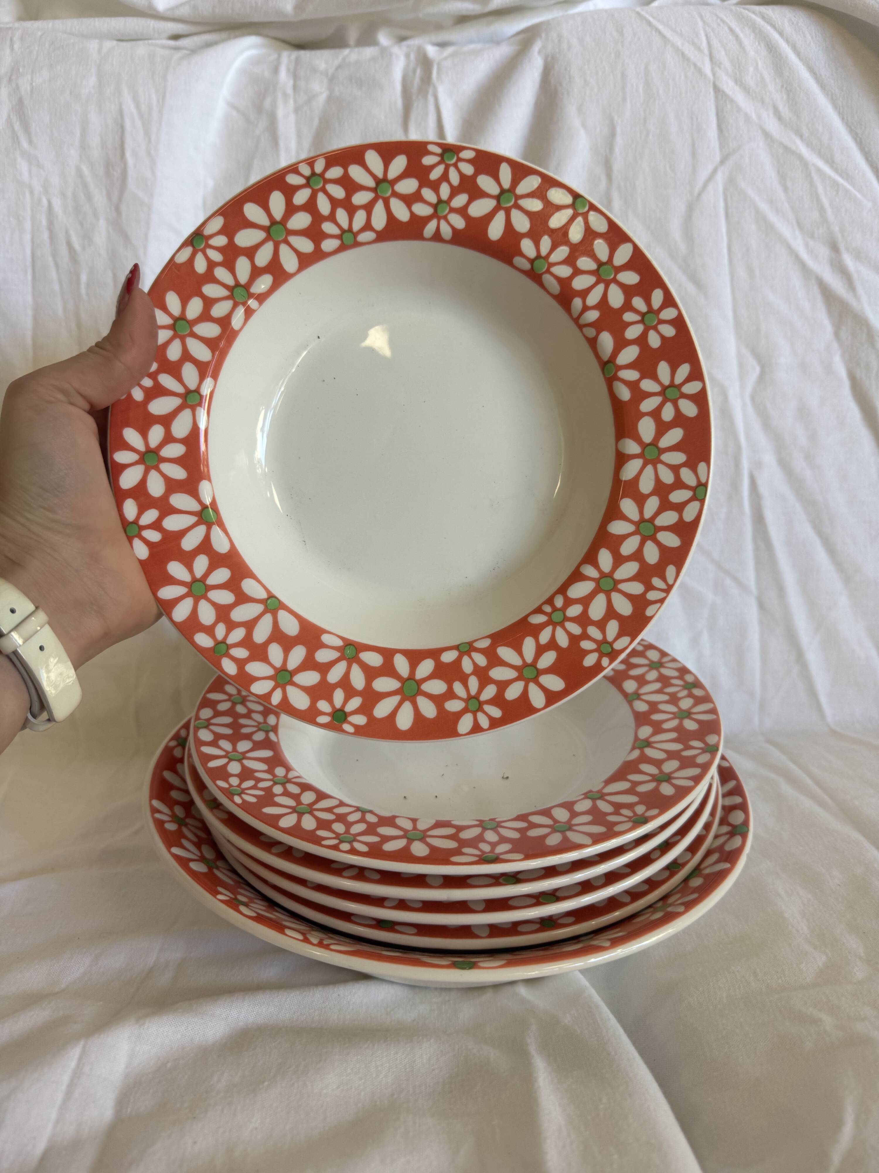 Deep plates and flower dish