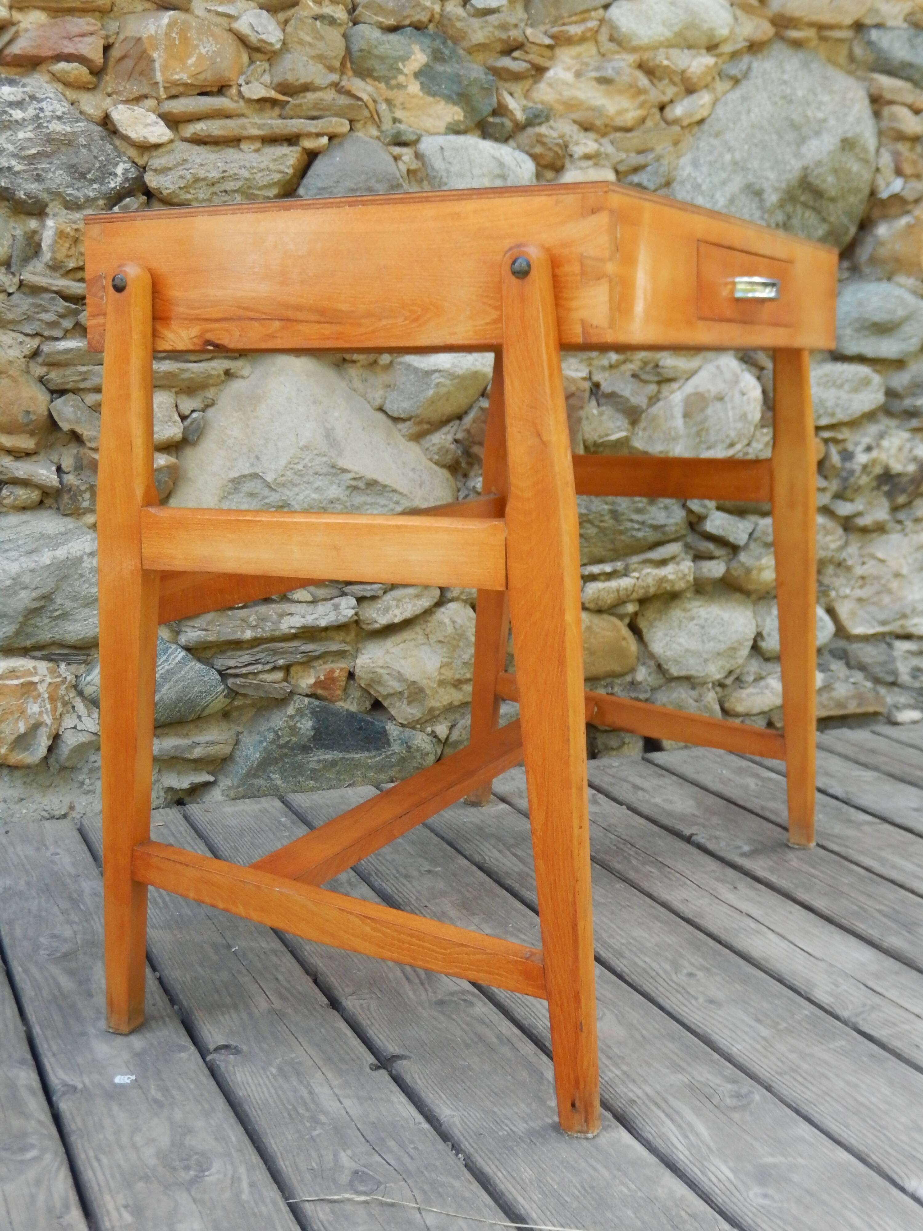 Small desk and vintage Scandinavian chair from the 50s-60s by Niels Otto Möller.