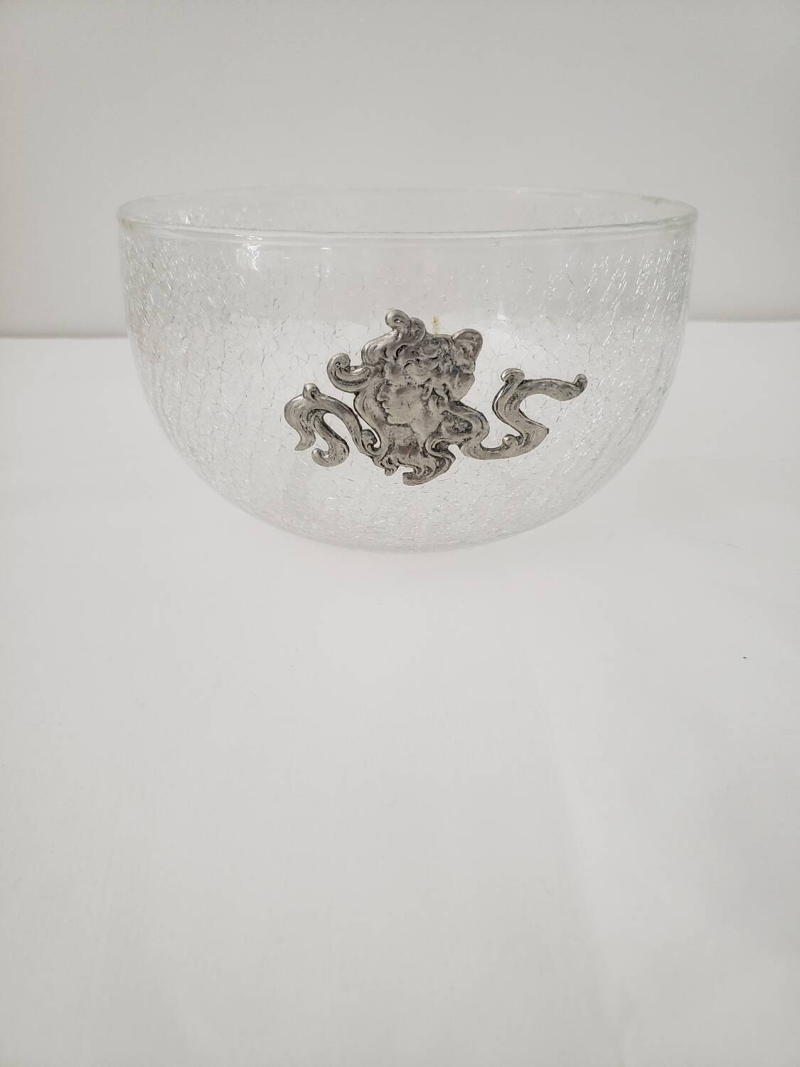 Salad bowl in cracked glass with silver decoration