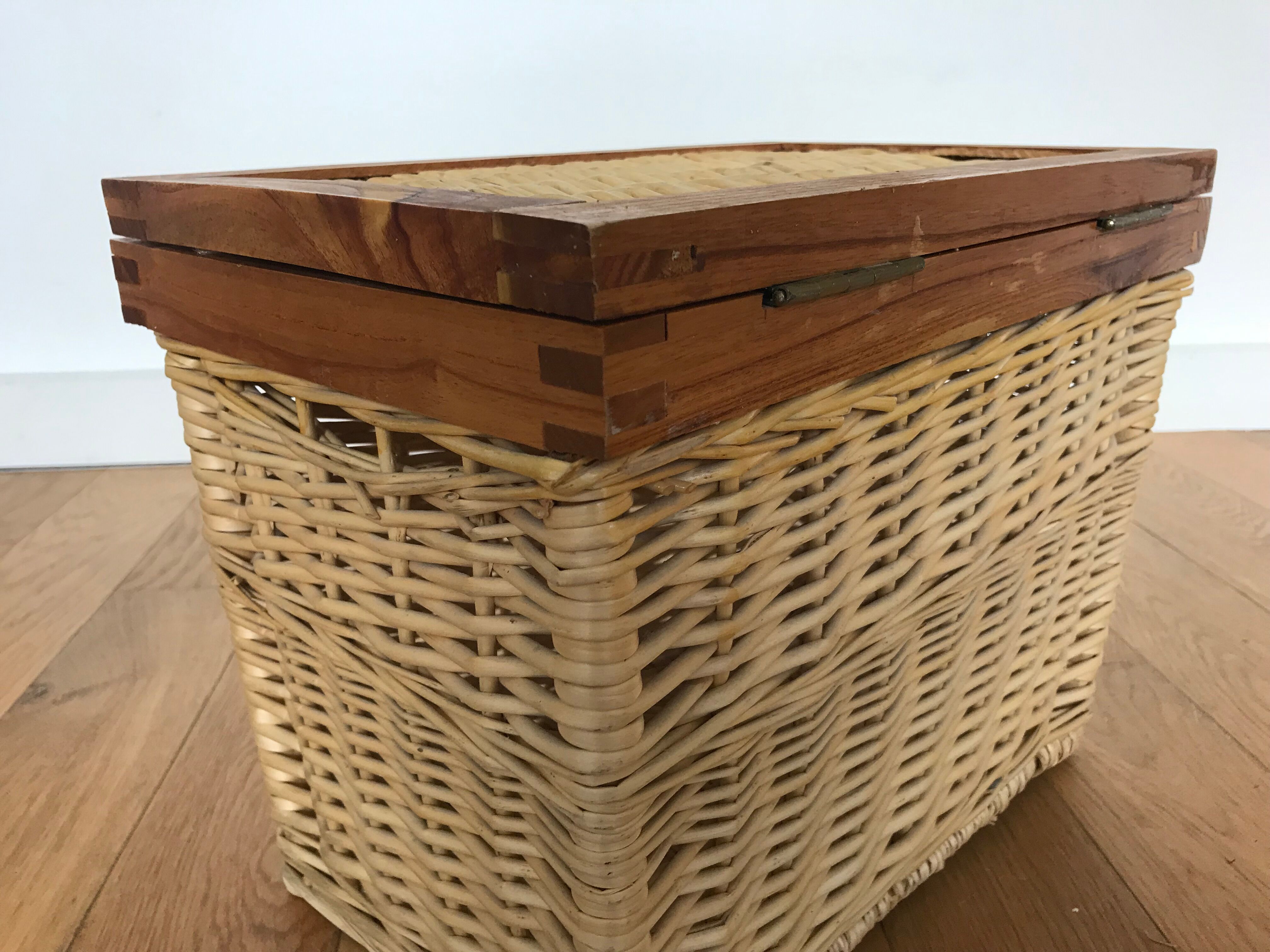 Wicker trunk