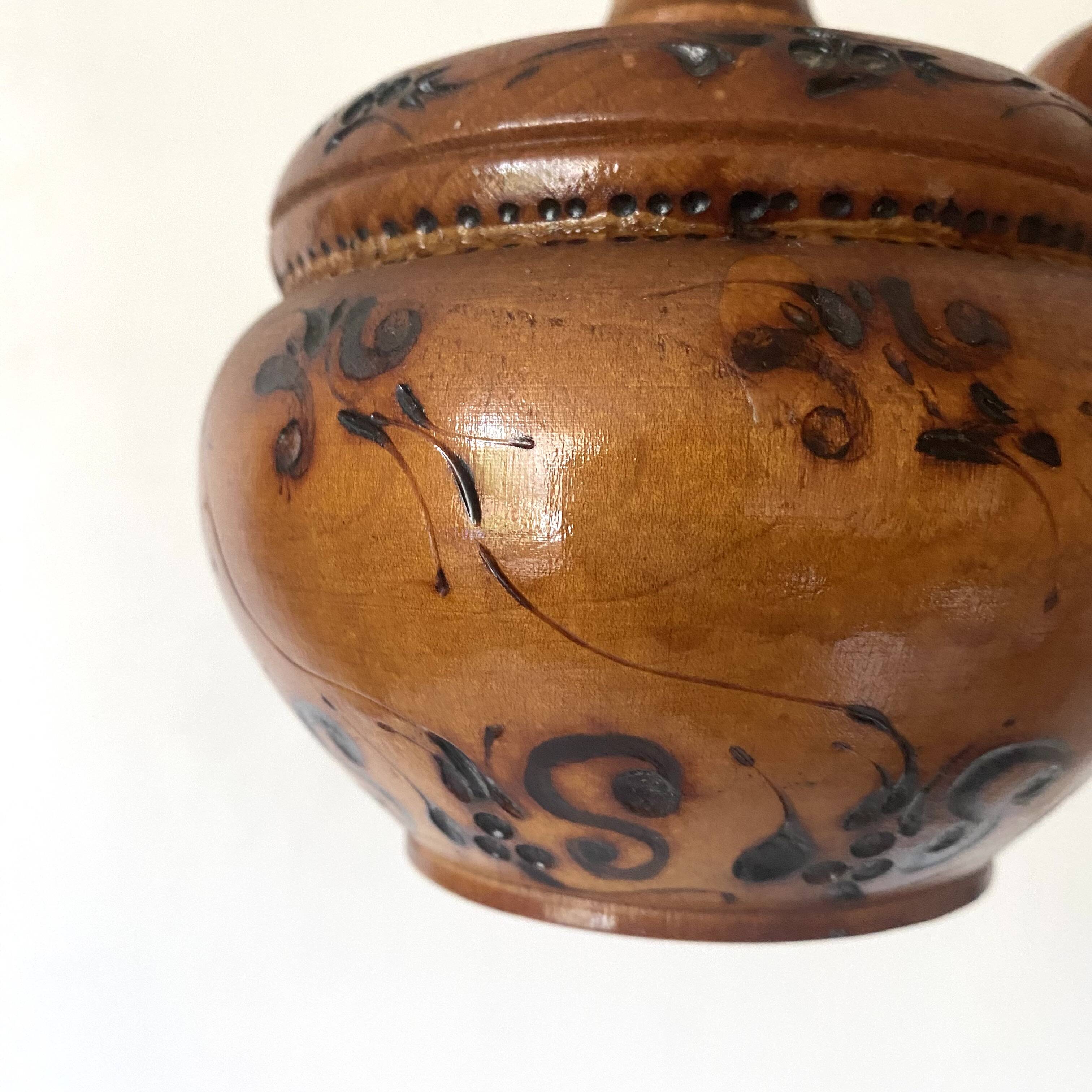 Wooden thumb candle holder