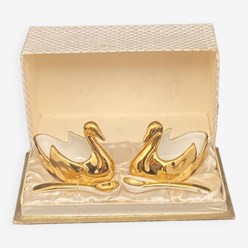 Salt & pepper duo porcelain swans with small spoons