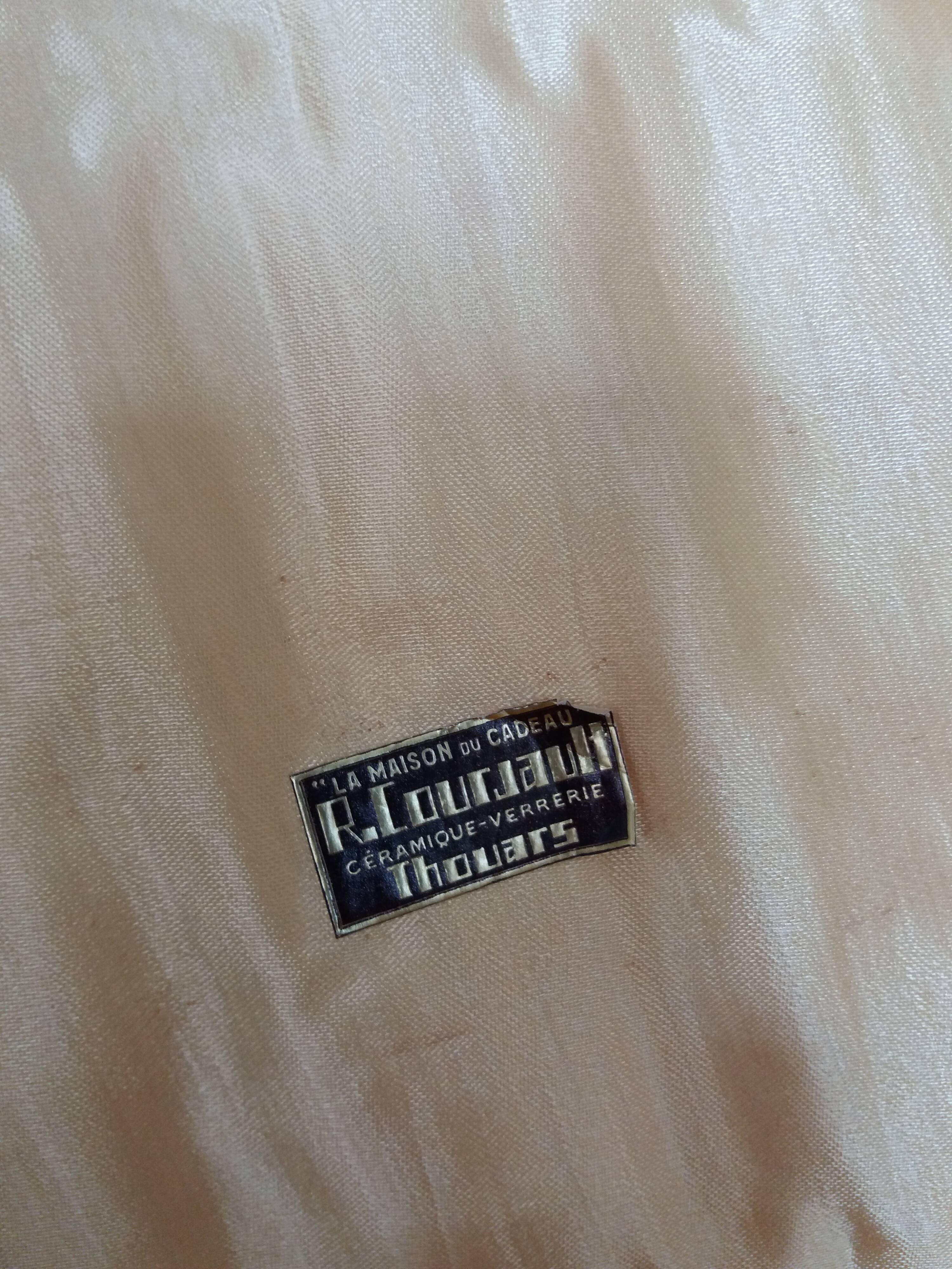 Knives in their snakeskin look box