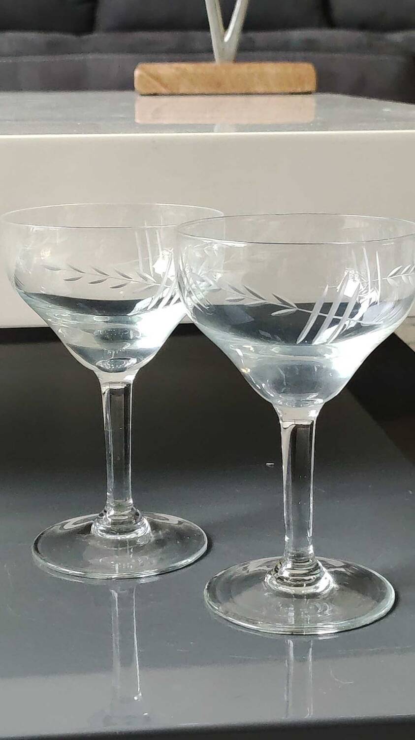 Lot 6 art décor champagne glasses, 1920s. chiseled ears of wheat/transverse lines motifs