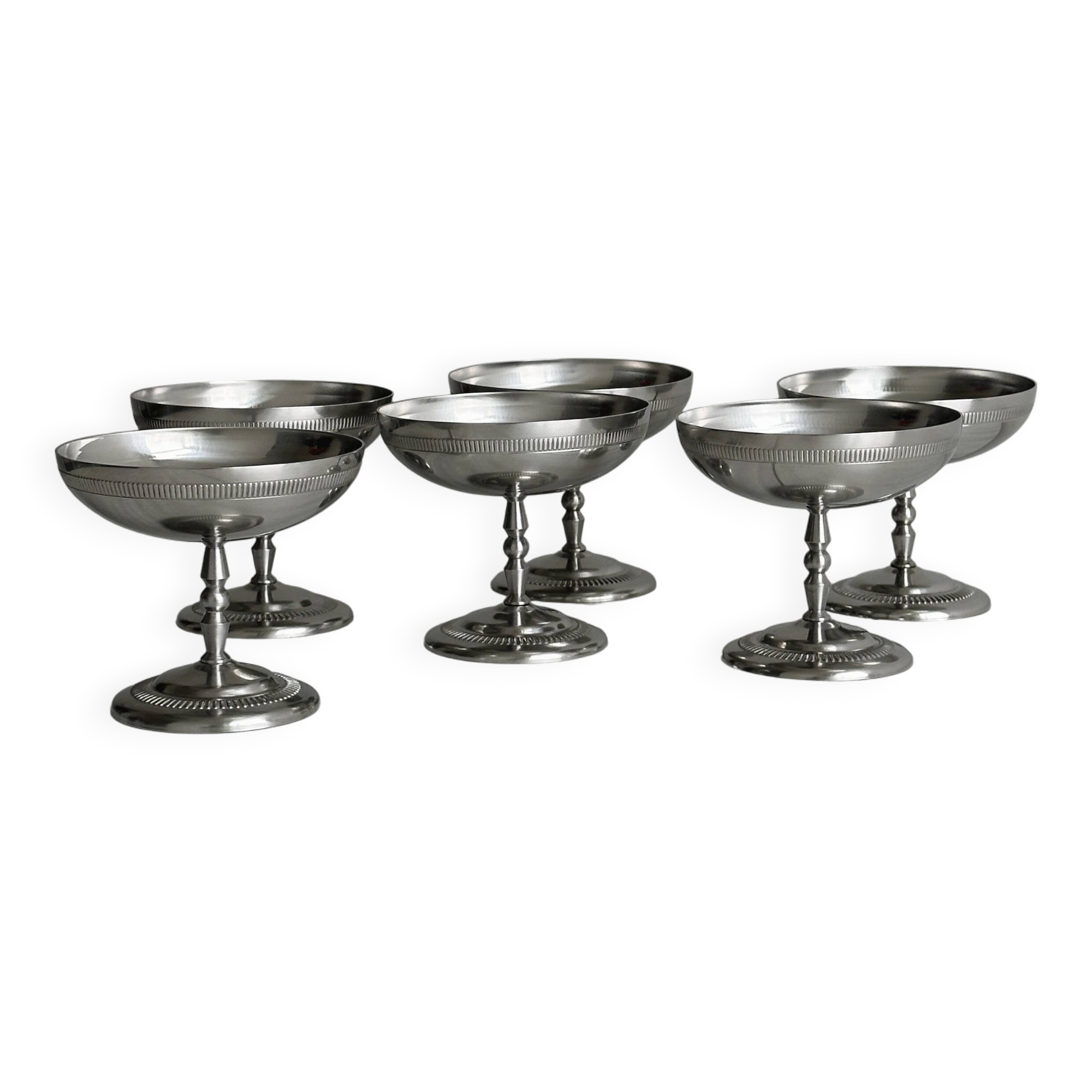 6 stainless steel footed bowls