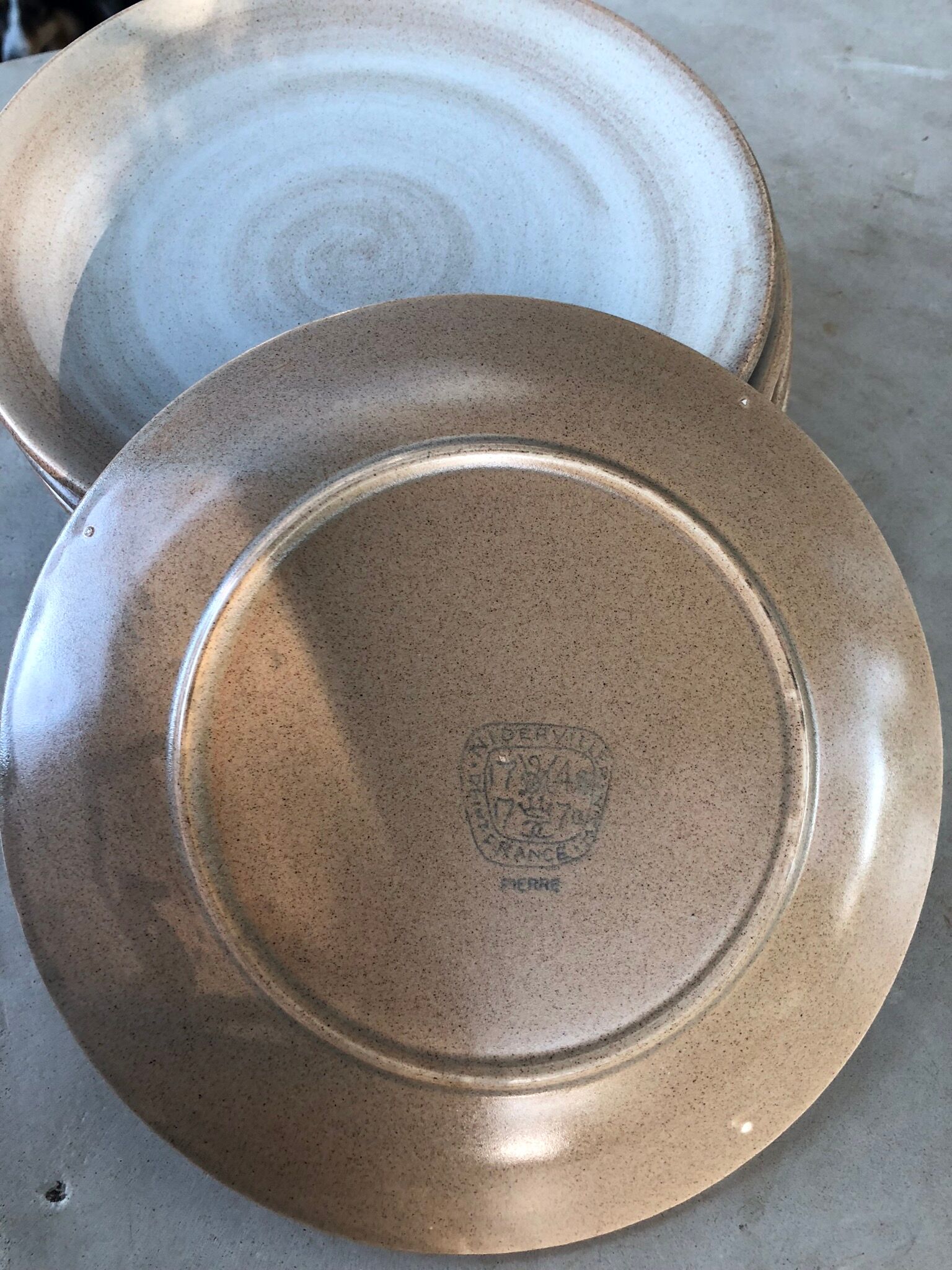 Set of 6 plates in sandstone