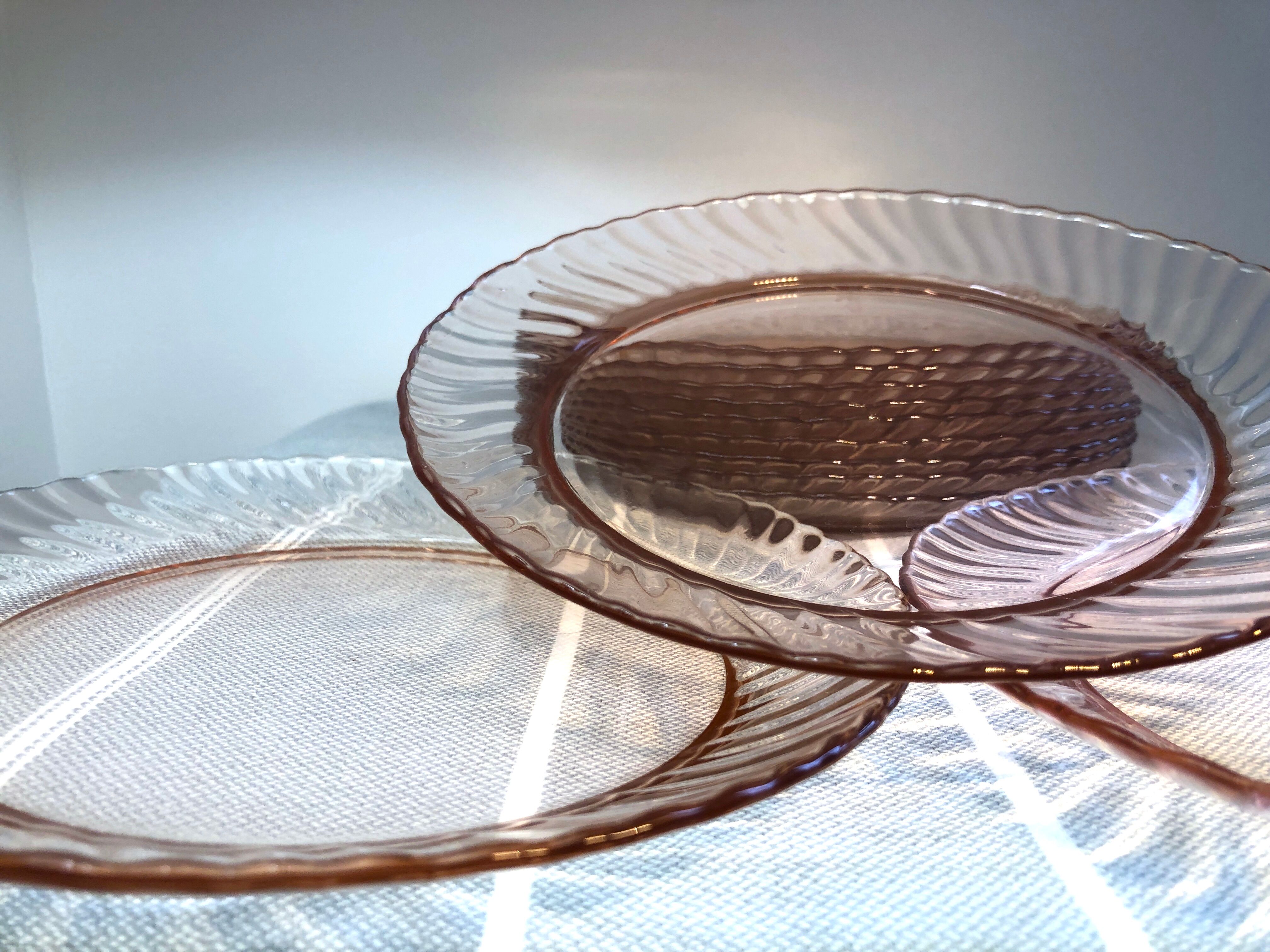 Pink glass dessert plates from the 70s, Arcoroc "Rosaline" +1 offered