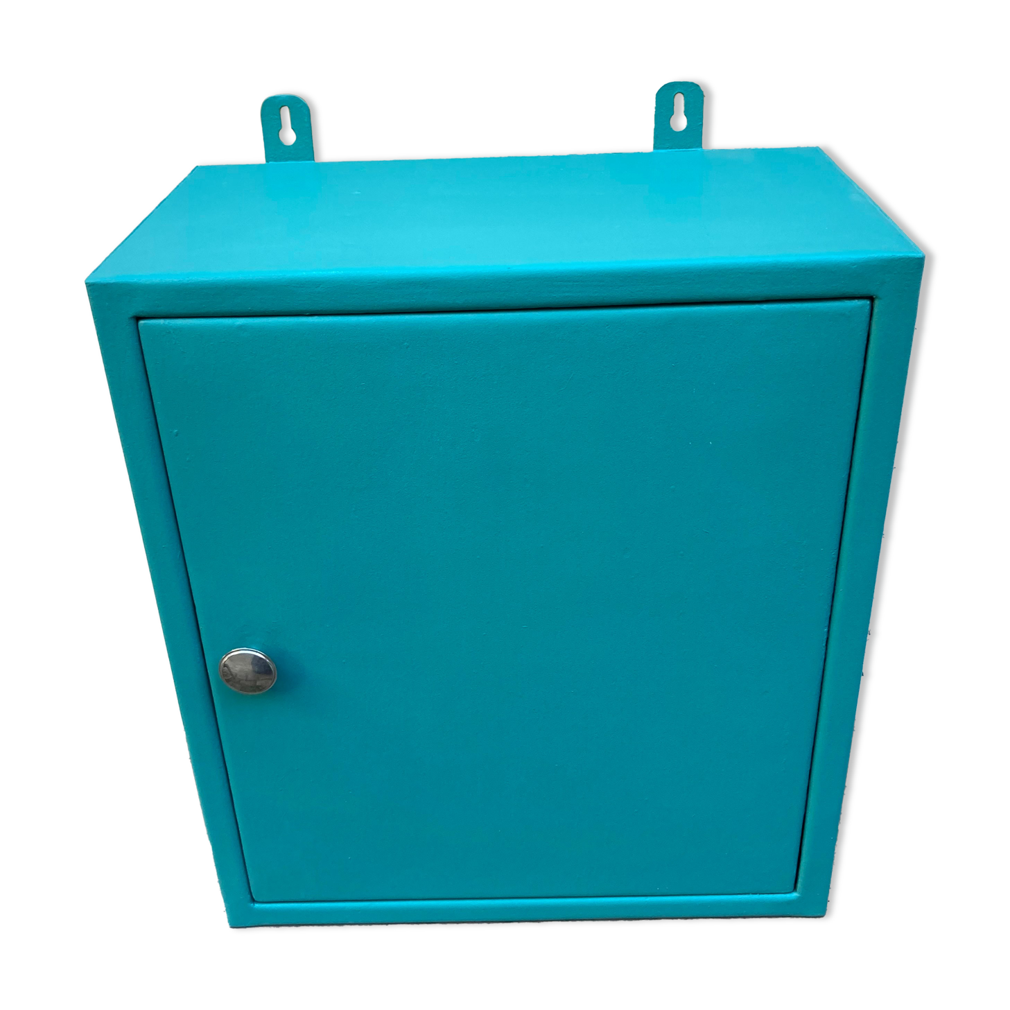 Metal medicine cabinet