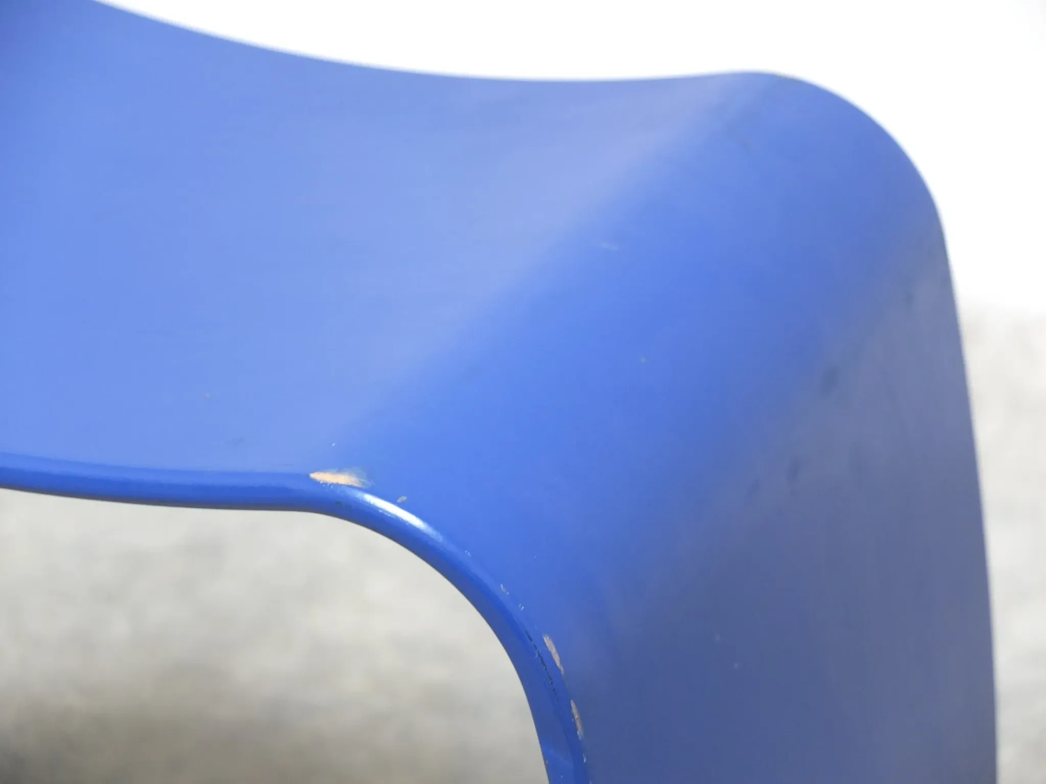 Tabouret bleu 'M' par Jørgen Møller pour Askman, années 1990.