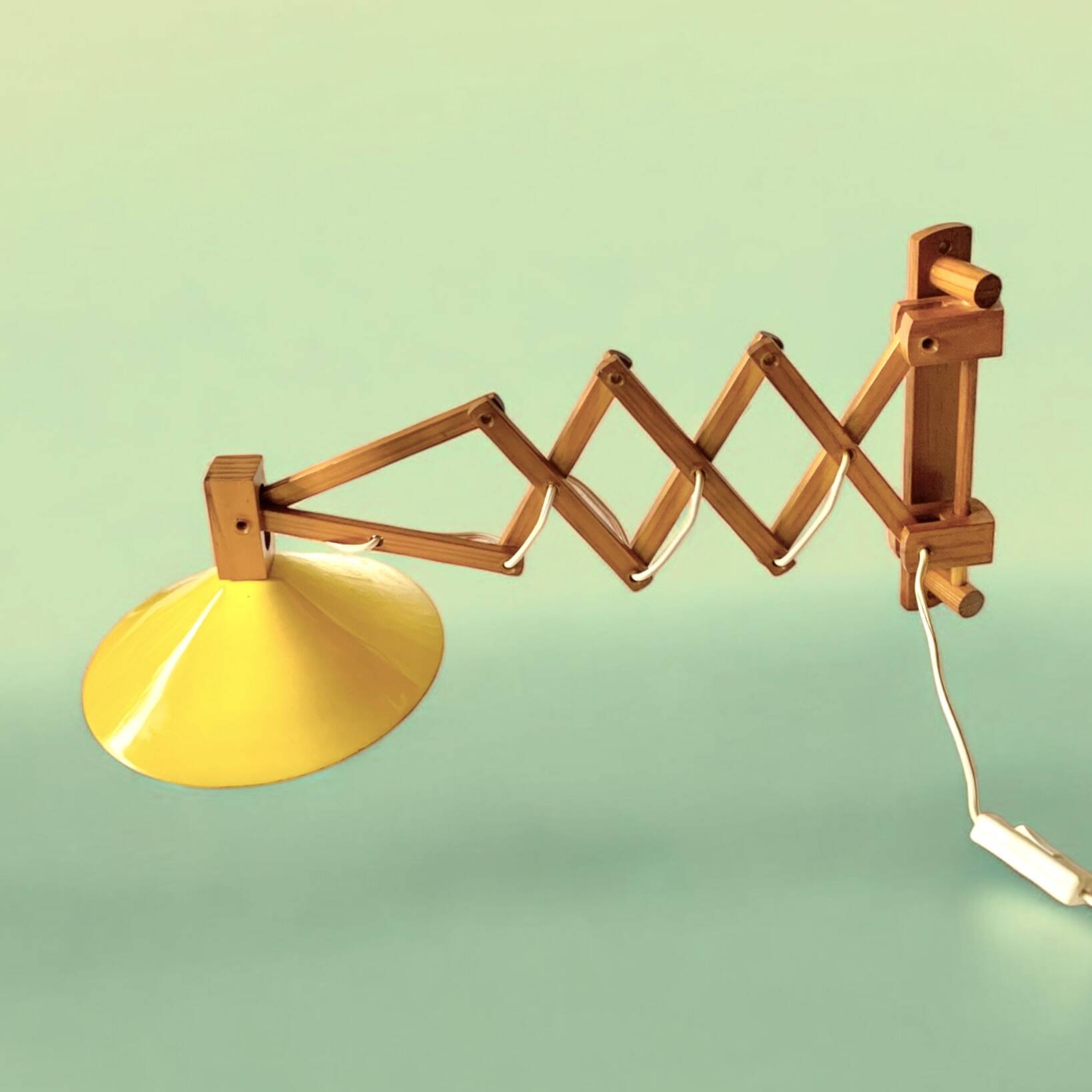 Lampe accordéon jaune vintage