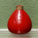Vase rouge en grés émaillé, signature alpha apocryphe