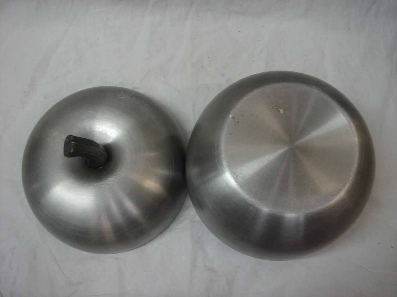 1970 Apple aluminum ice bucket