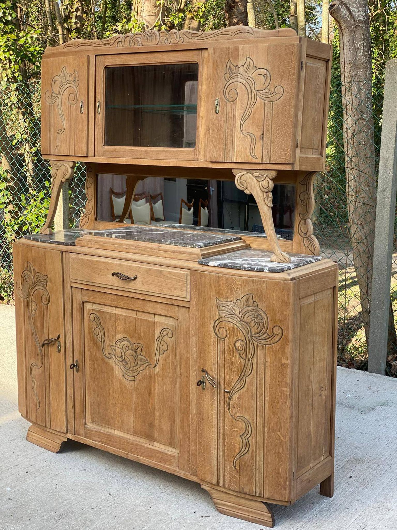 Buffet parisien art déco 2 corps en chêne massif et marbre, 1940, rénové