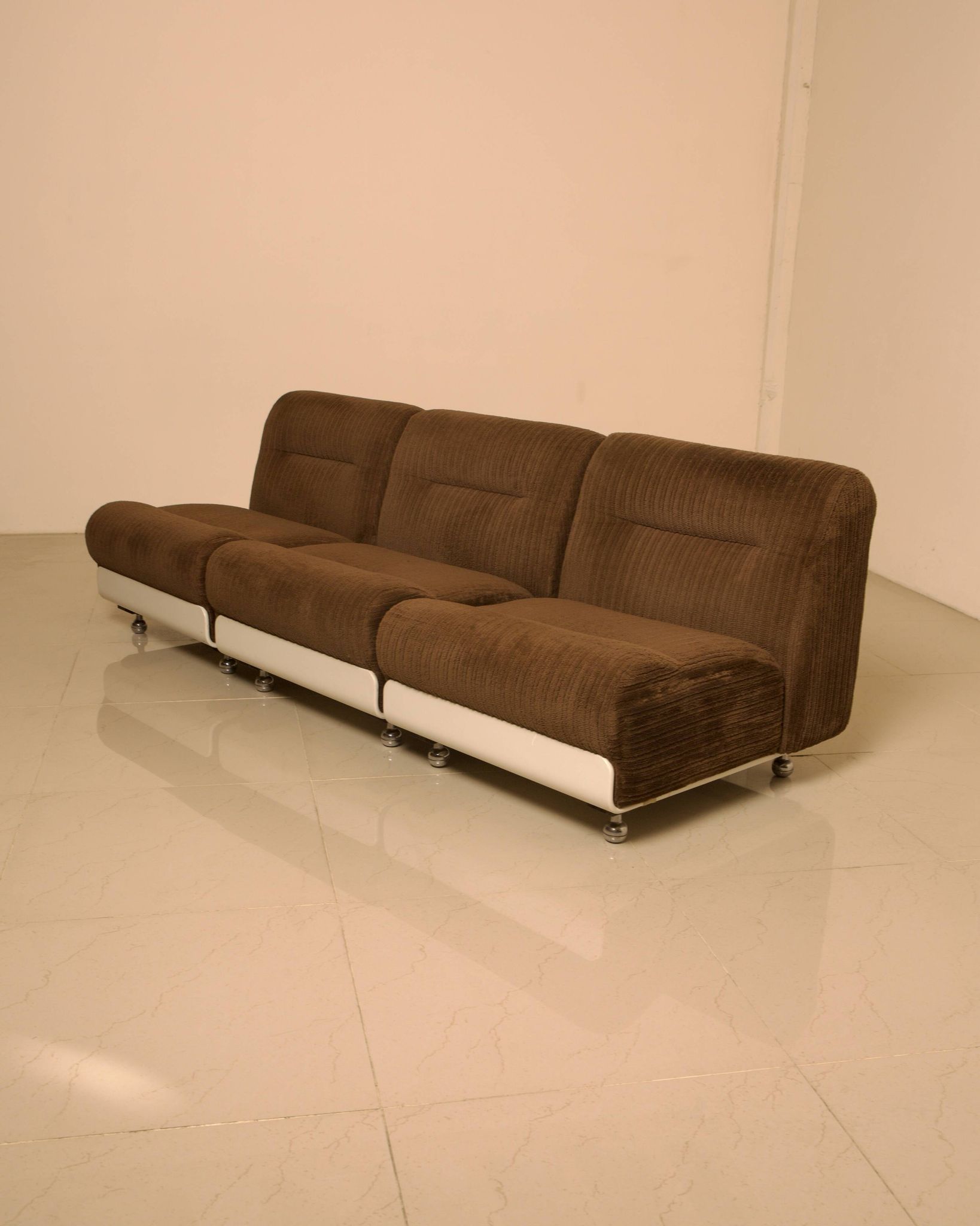 3 chauffeuses "Concha" en velours marron par Jo Otterpohl pour COR