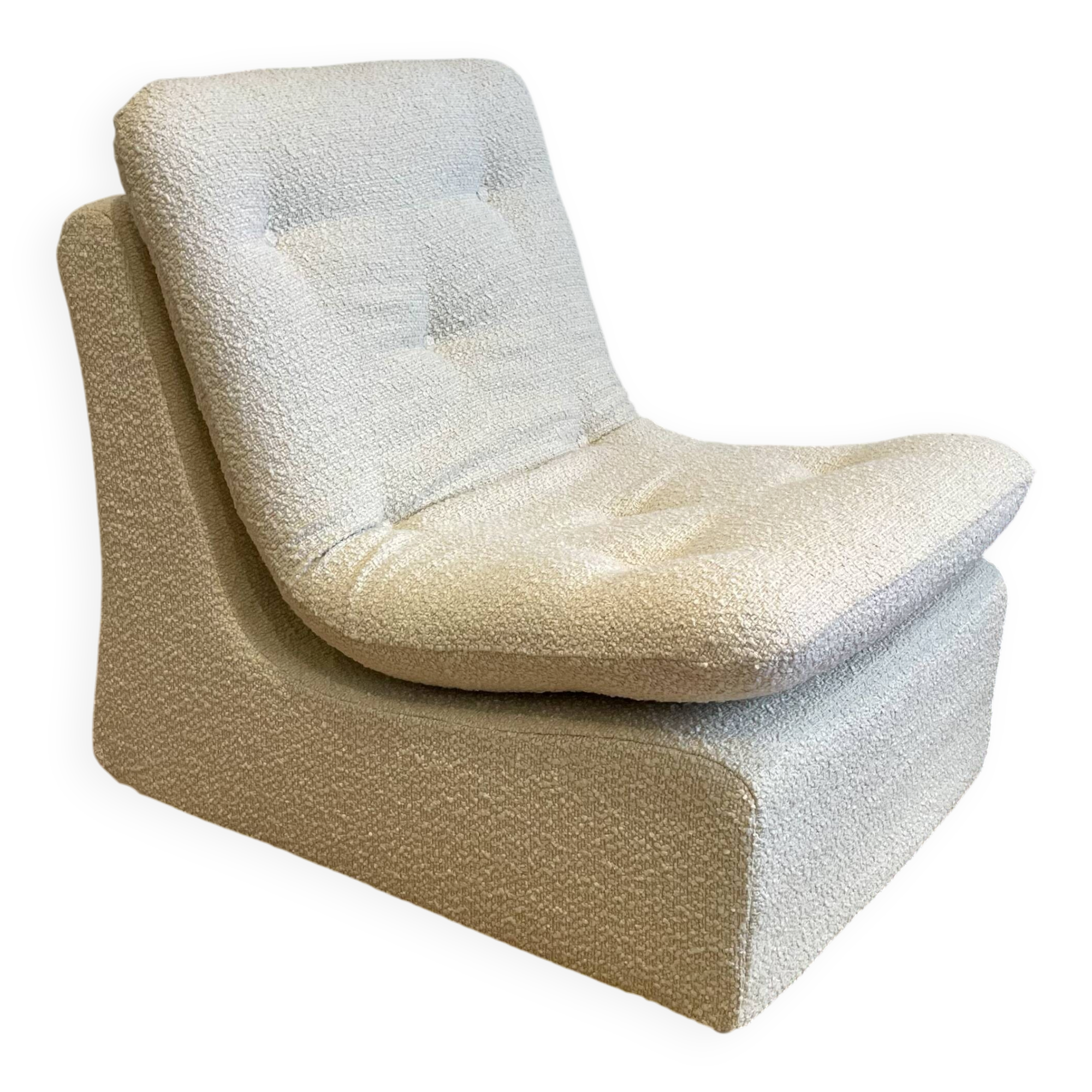 Vintage boucle armchair in ecru – 1970s / cosy design