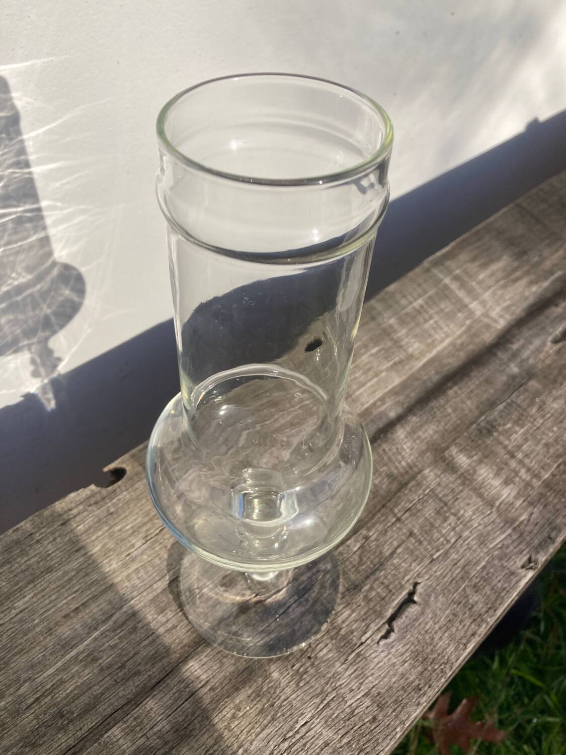 Vase sur pied en verre transparent