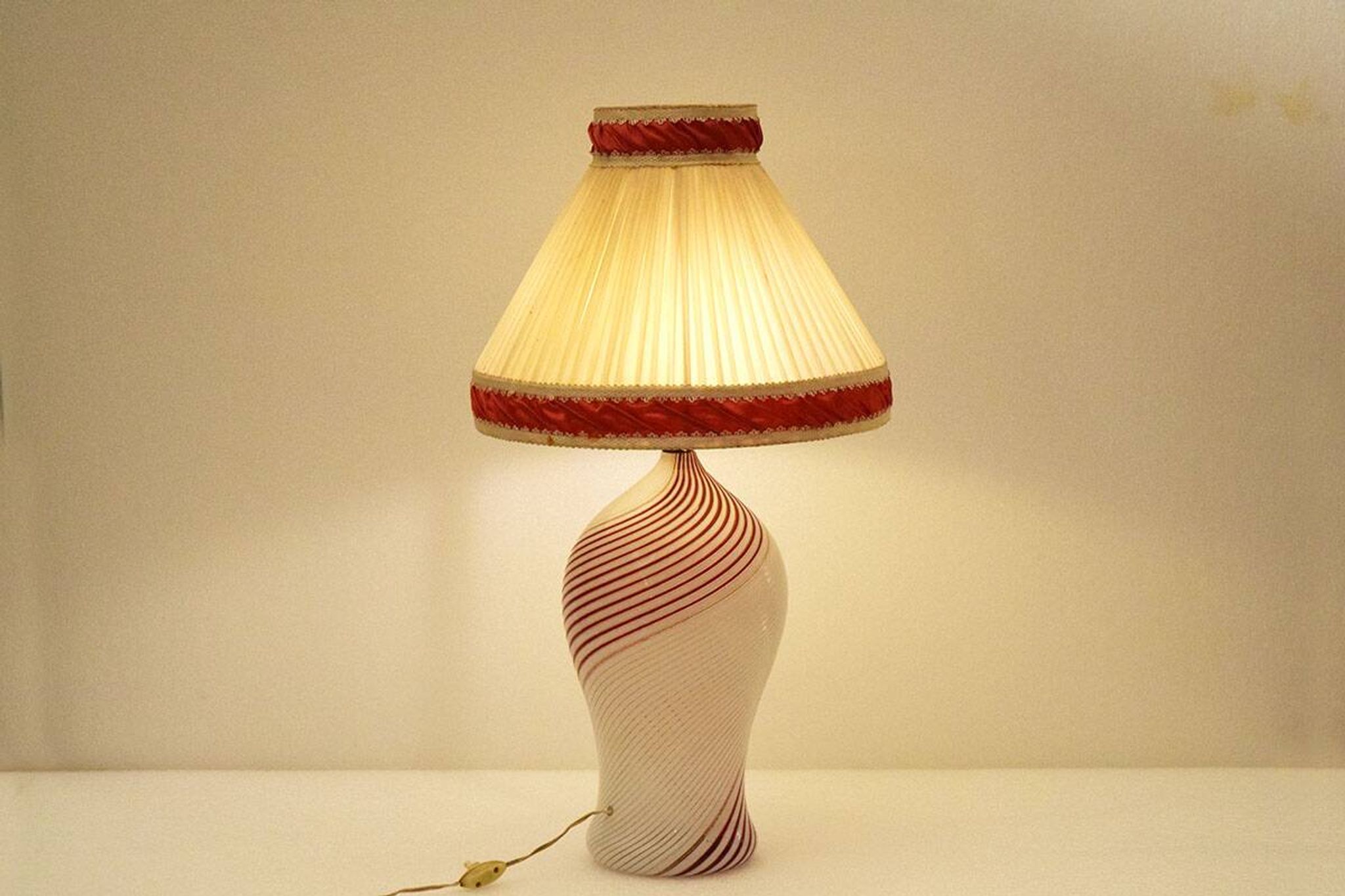 Dino Martens for Aureliano Toso Murano mezza filigrana table lamp from the 1950s
