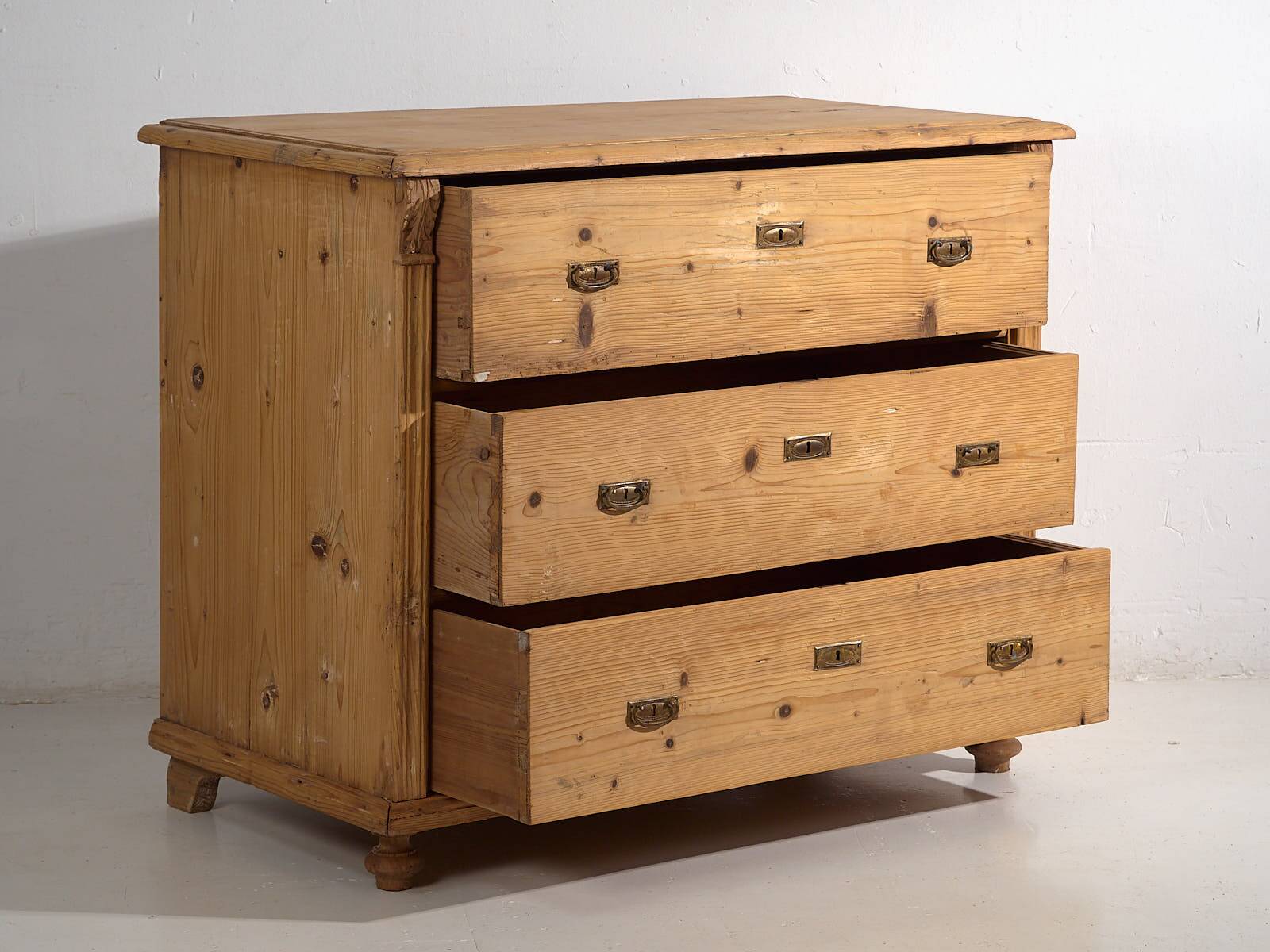 Antique chest of drawers in French Provençal style (c.1920)