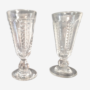 Lot de 2 verres anciens à absinthe, soufflés et bullés à jolis motifs