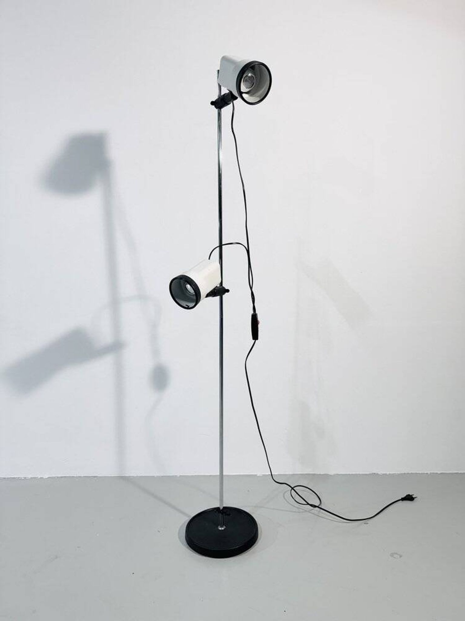 Vintage Dutch floor lamp by Vrieland Design, 1960s