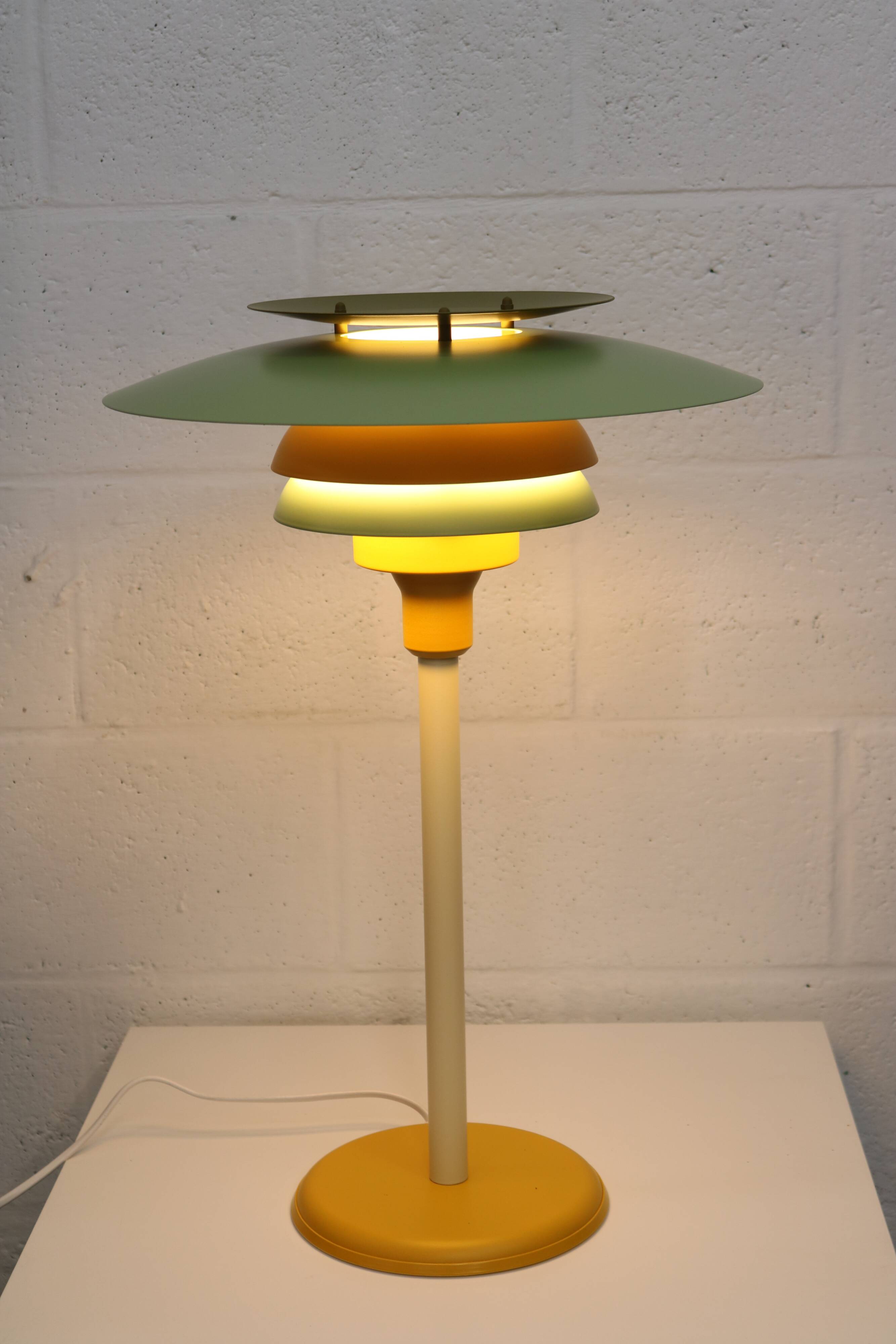 Lampe de bureau danoise verte et jaune par Lyskaer - Modèle 2252