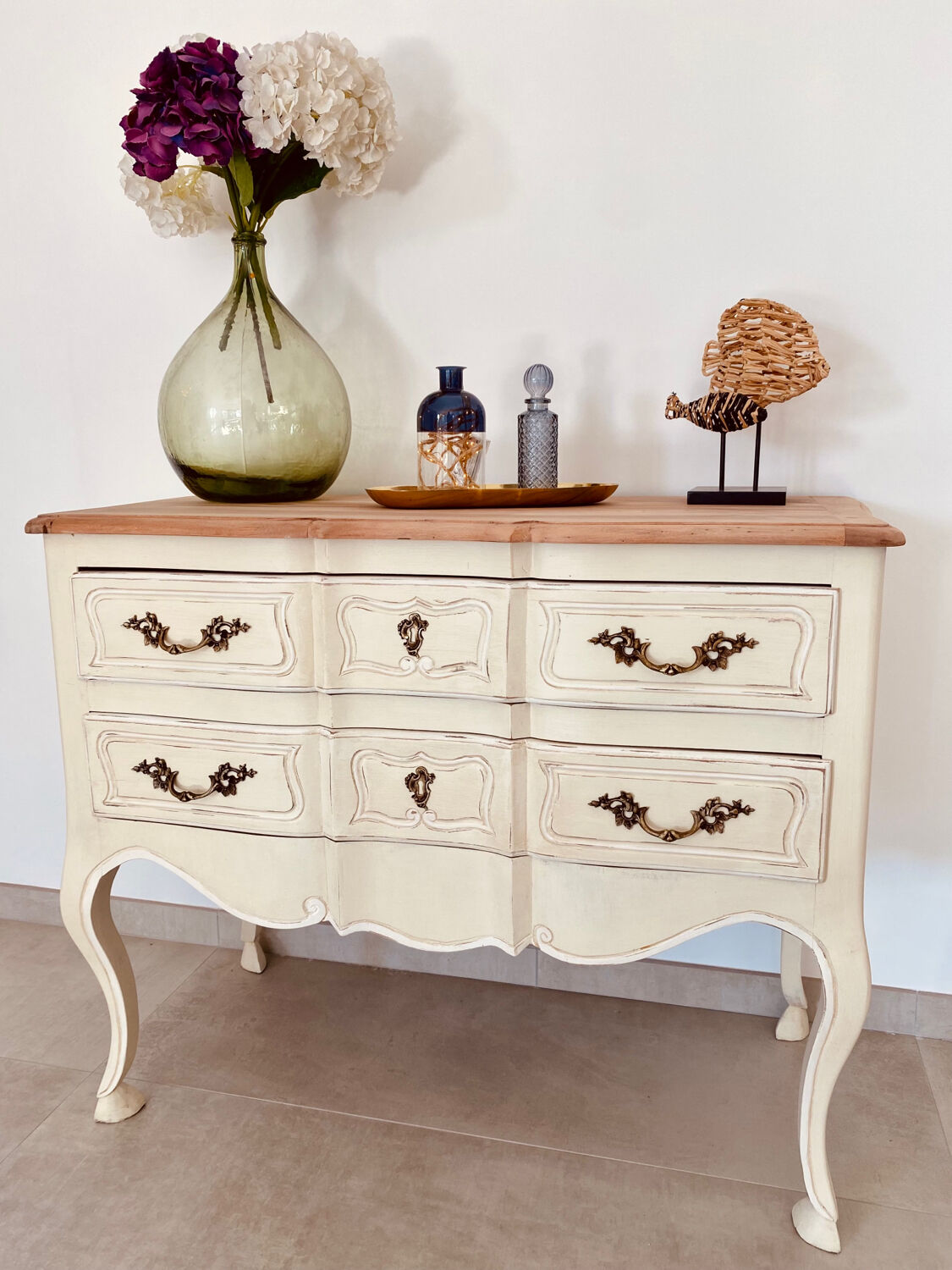 Crossbow chest of drawers