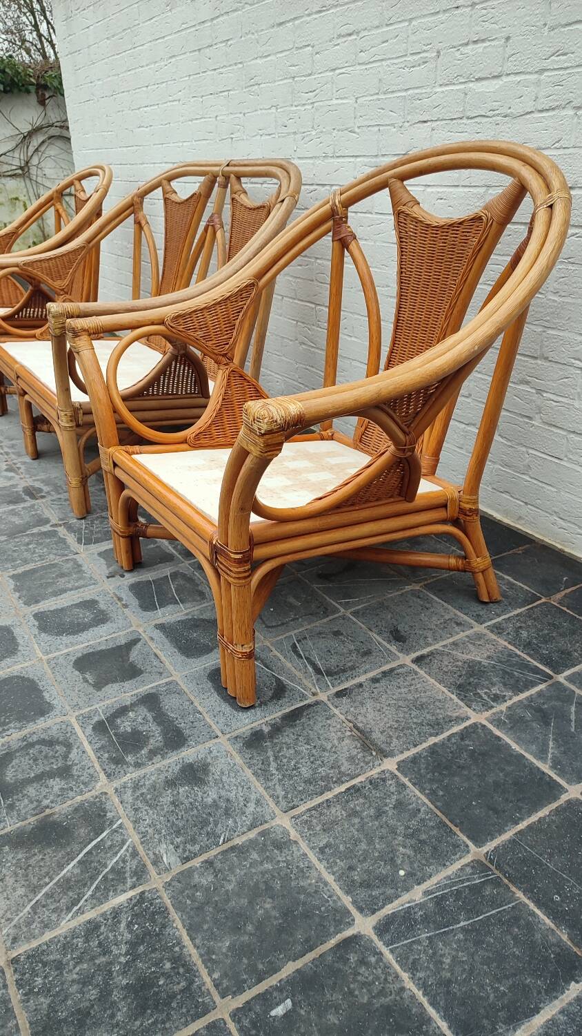 Set of 2 rattan armchairs with a bench.