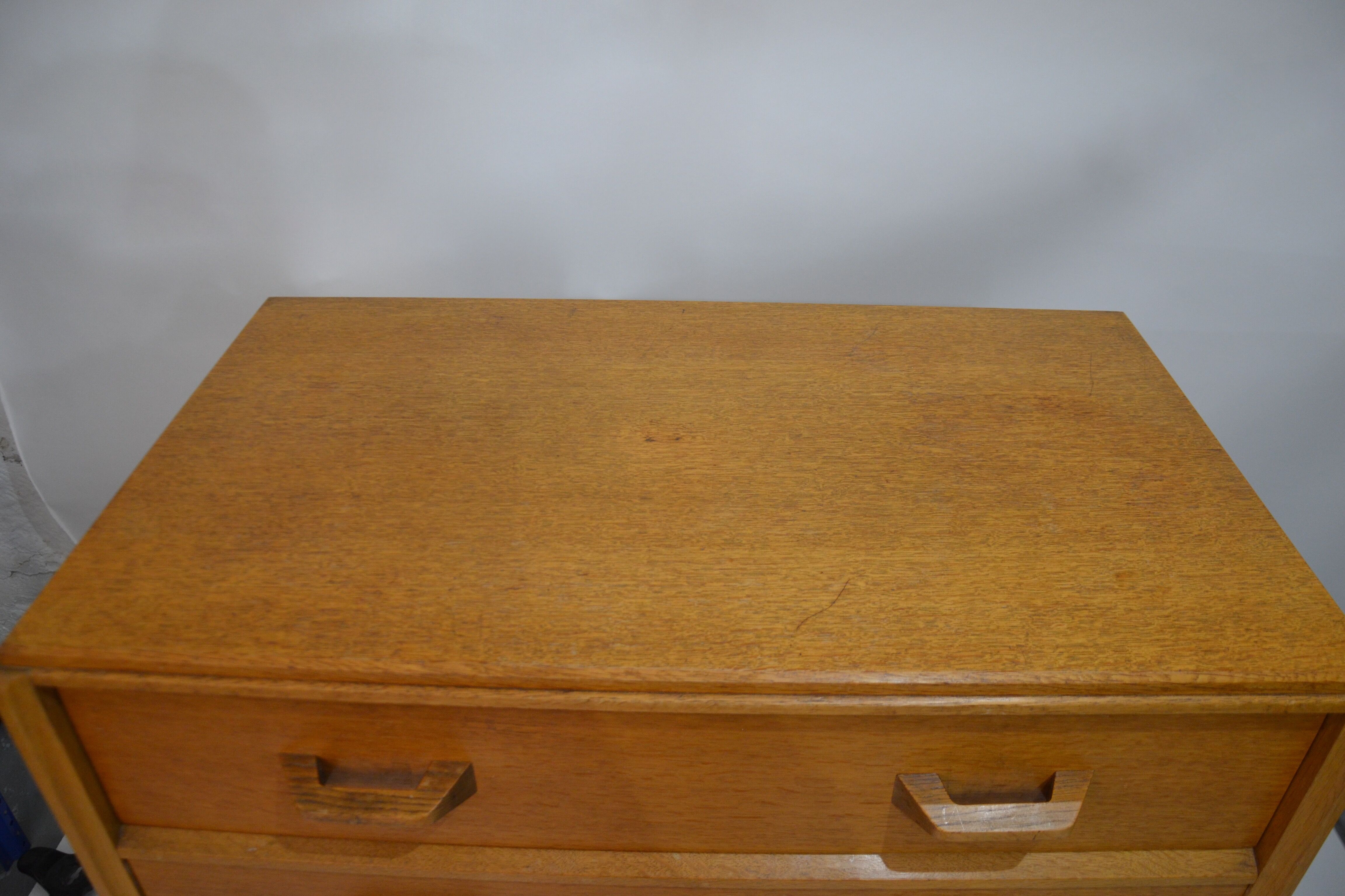 Dresser 60