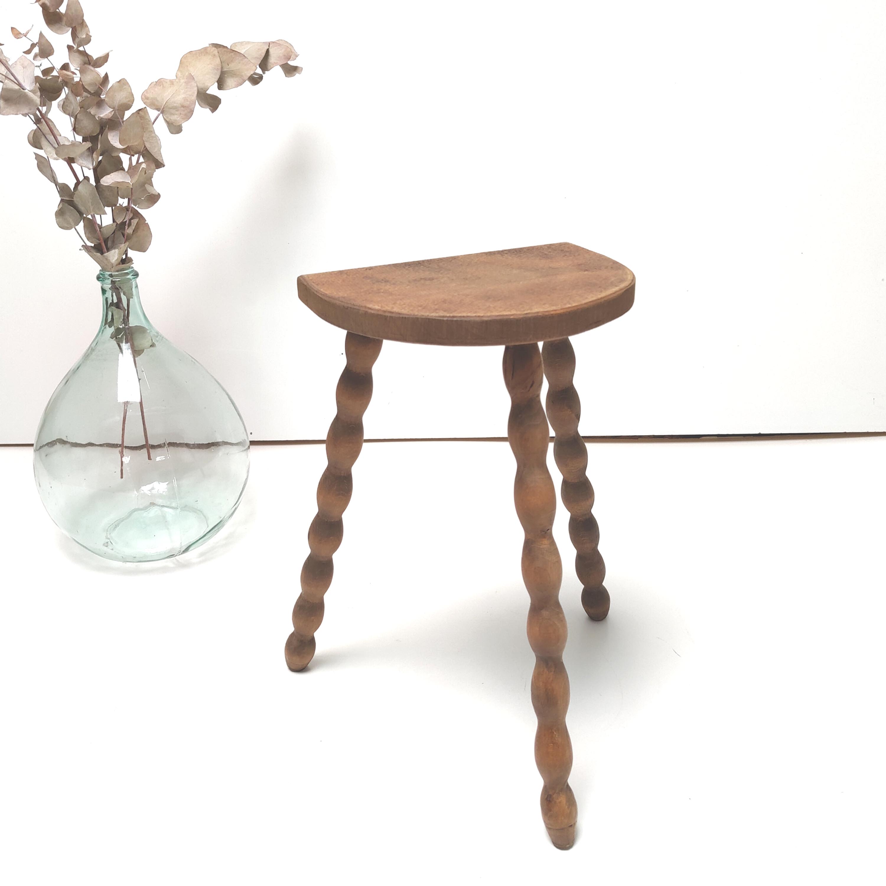 Pearl solid wood tripod stool