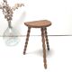 Tabouret tripode bois massif perlé