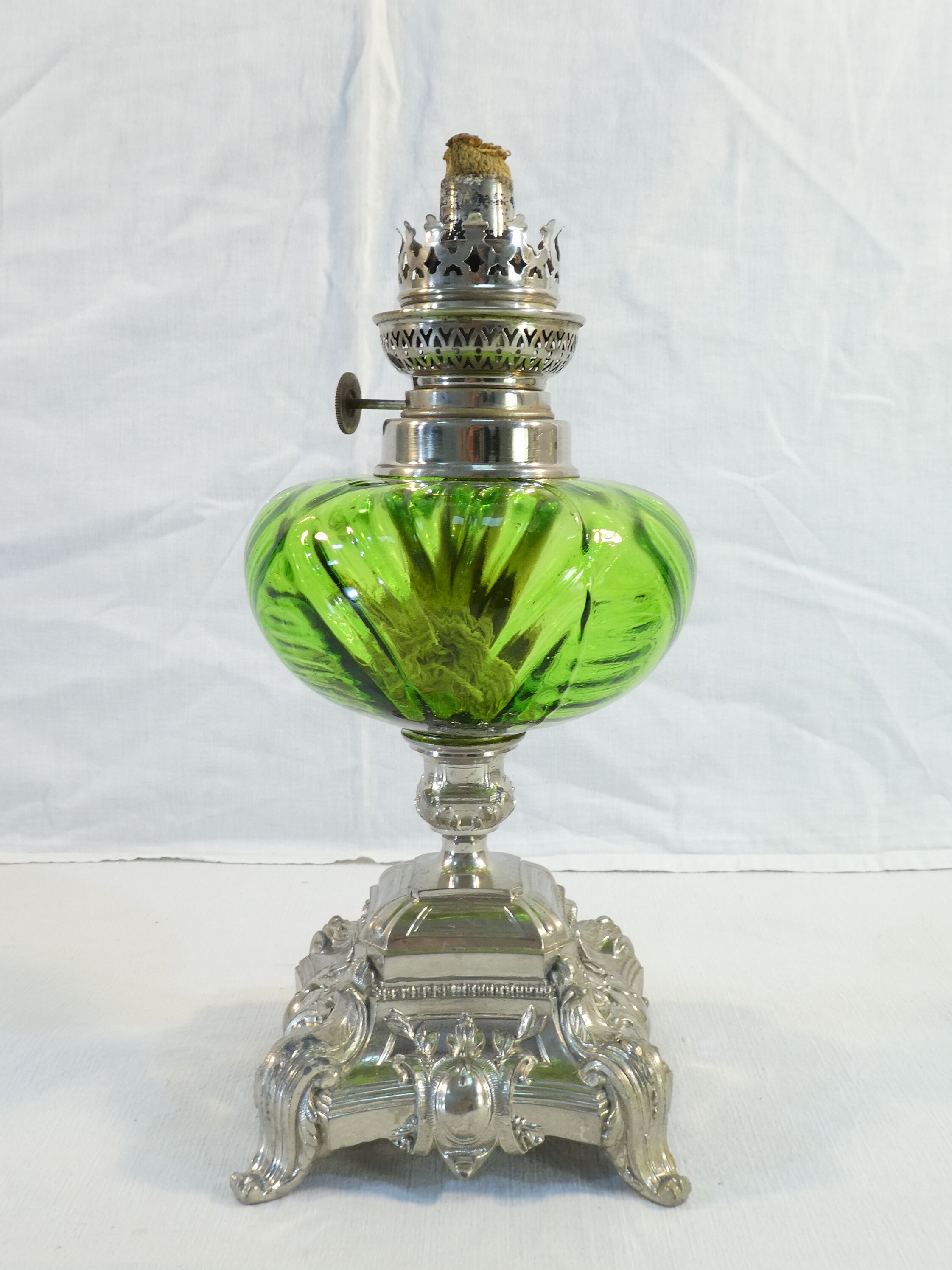 Ancient lampe a petrole no3