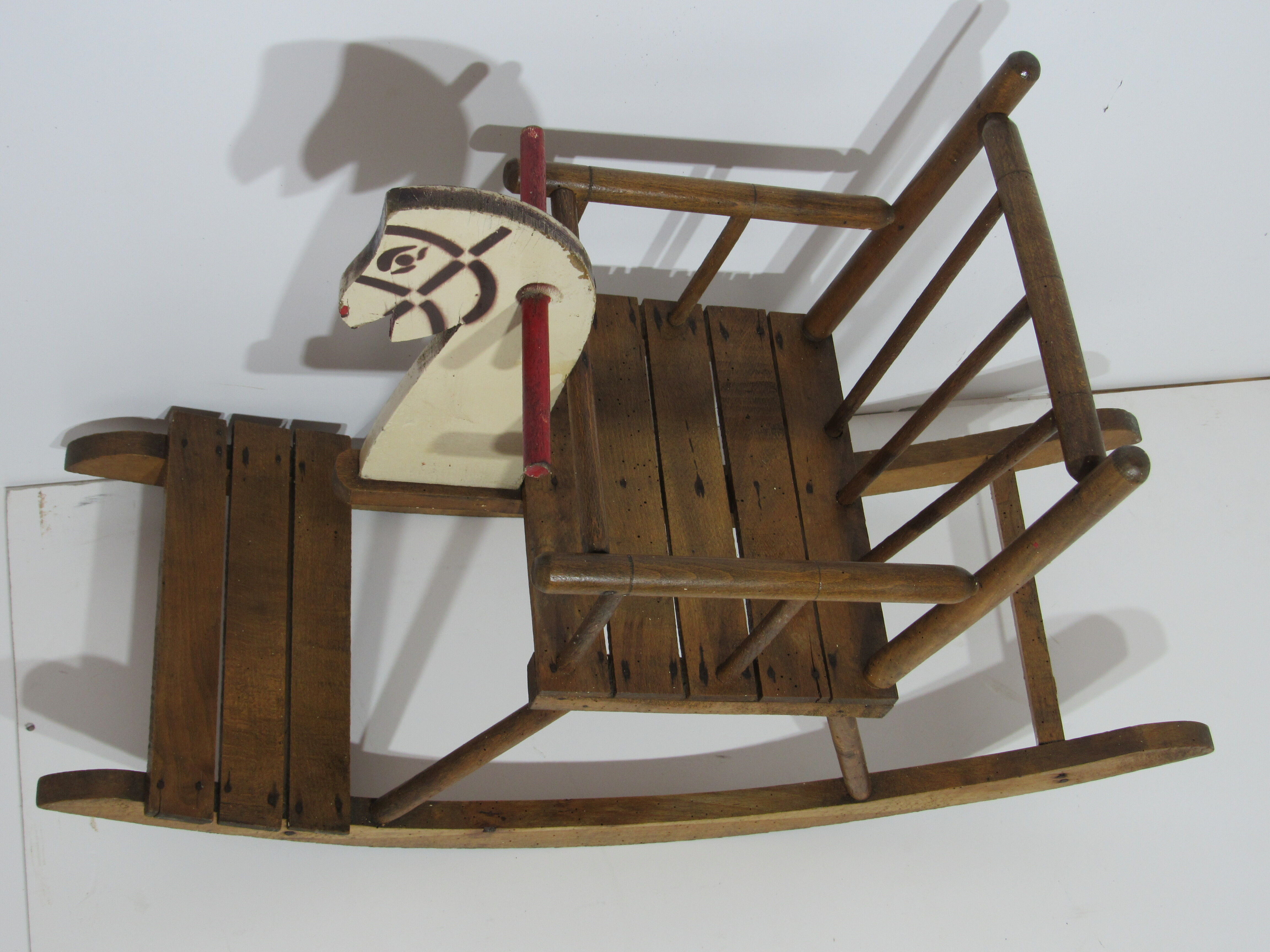 Cheval à bascule ancien en bois
