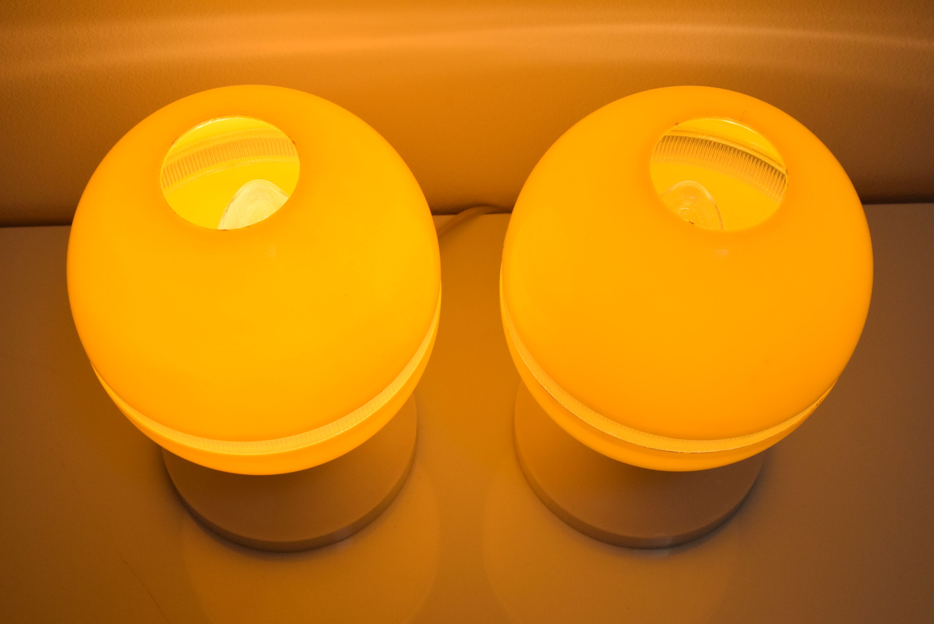 Paire de lampes de table en plastique, années 1970