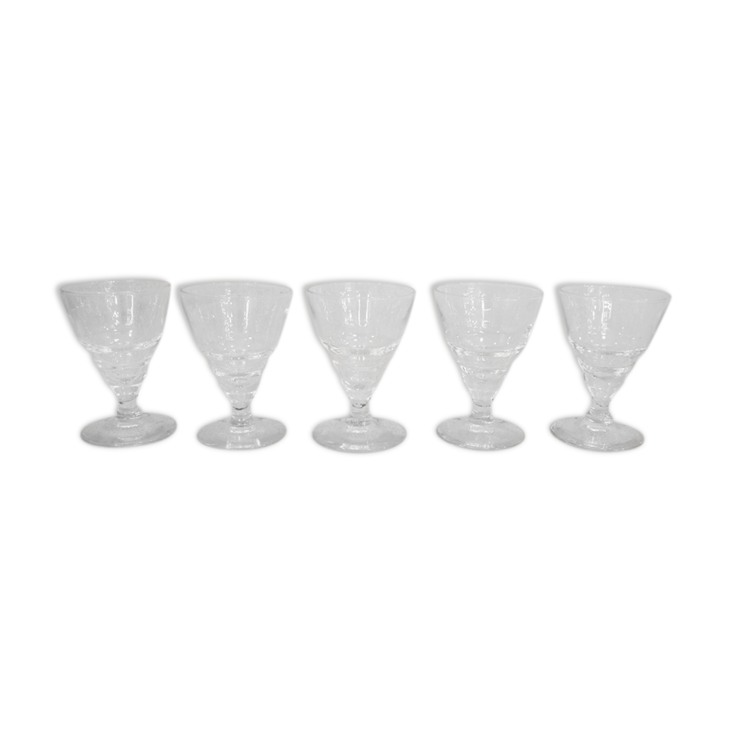 4 Transparent wine glasses