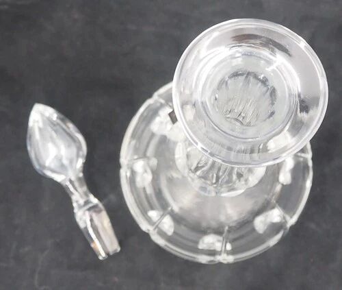 Crystal carafe Saint Louis model Cerdagne, signed, excellent condition.