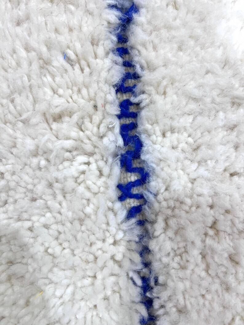 White and blue rug 250cmx150cm