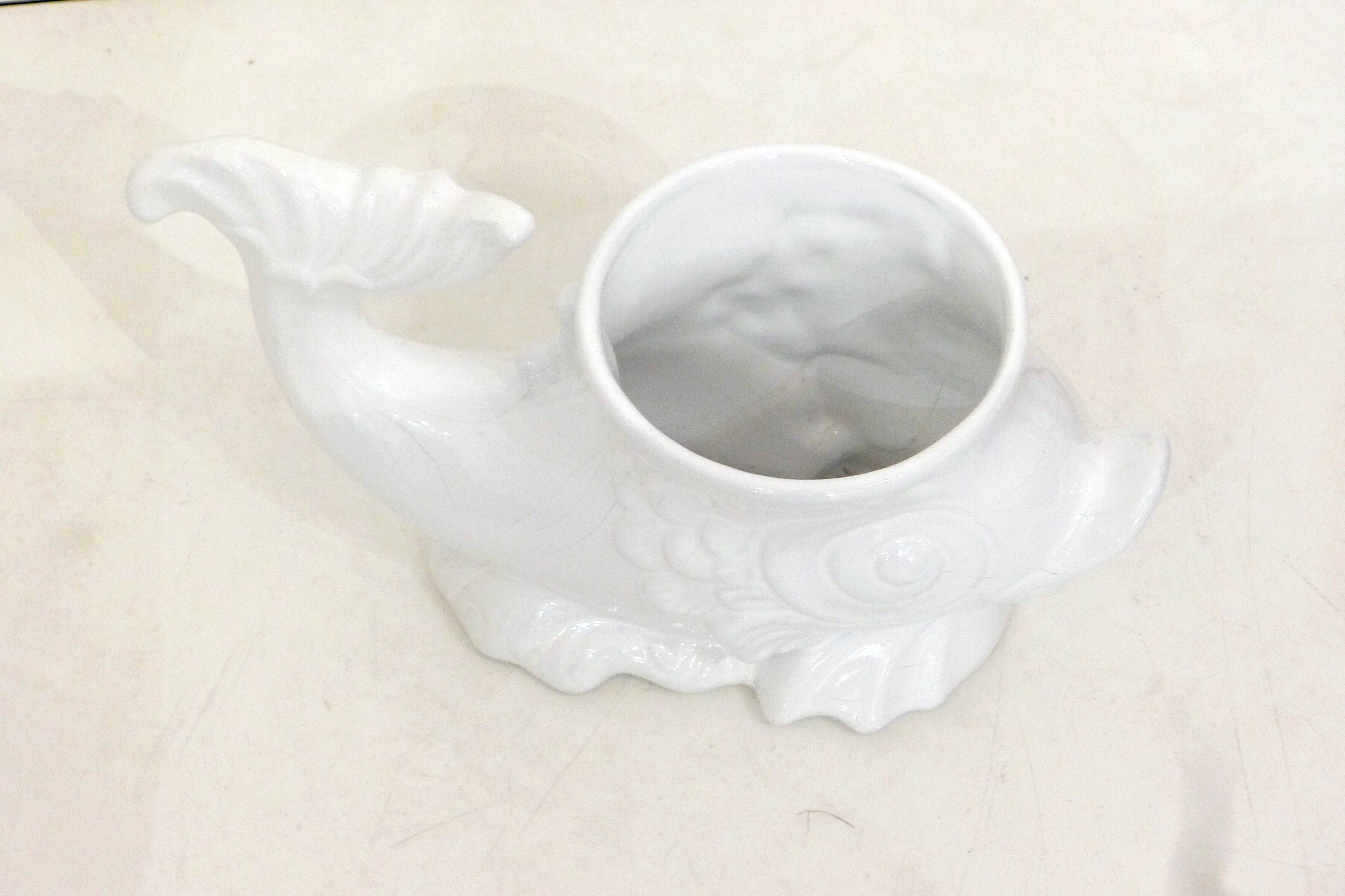 Large fish pot hider