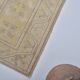 Tapis de couloir Oushak antique à décor floral