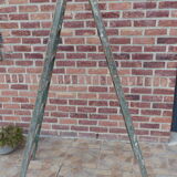 Old scale of painter