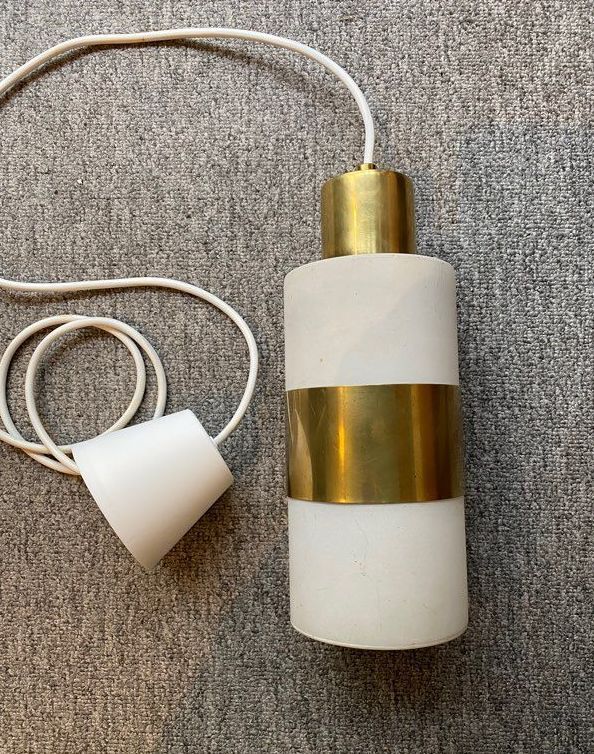 Suspension vintage en opaline et laiton