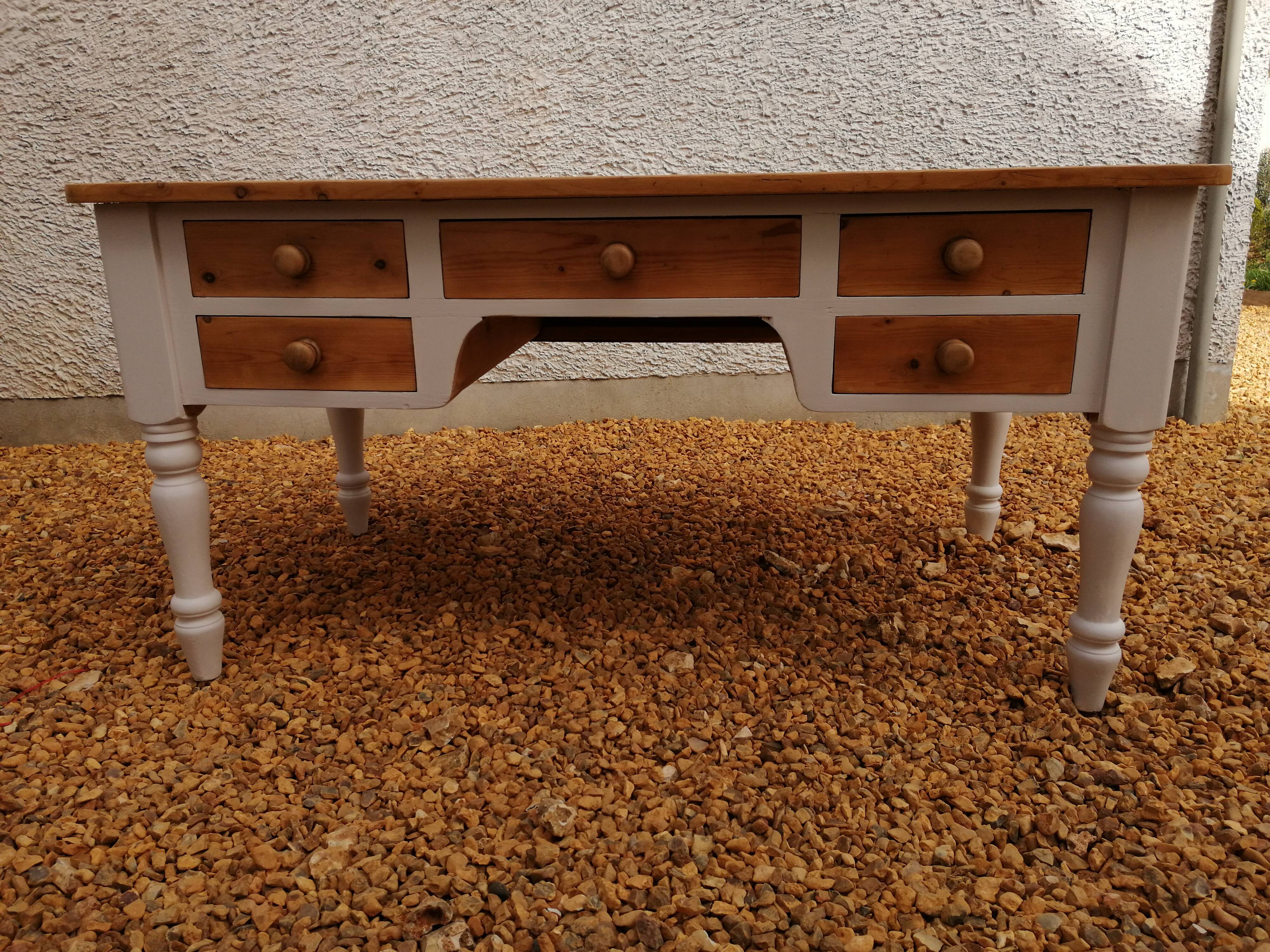 Minister's desk