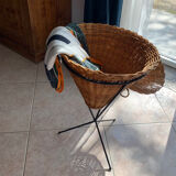 Tripod rattan worker