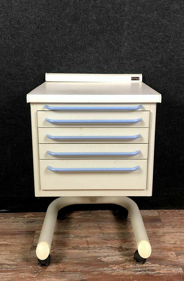 Dentist's furniture of the 50s in sheet metal brand Tavom.
