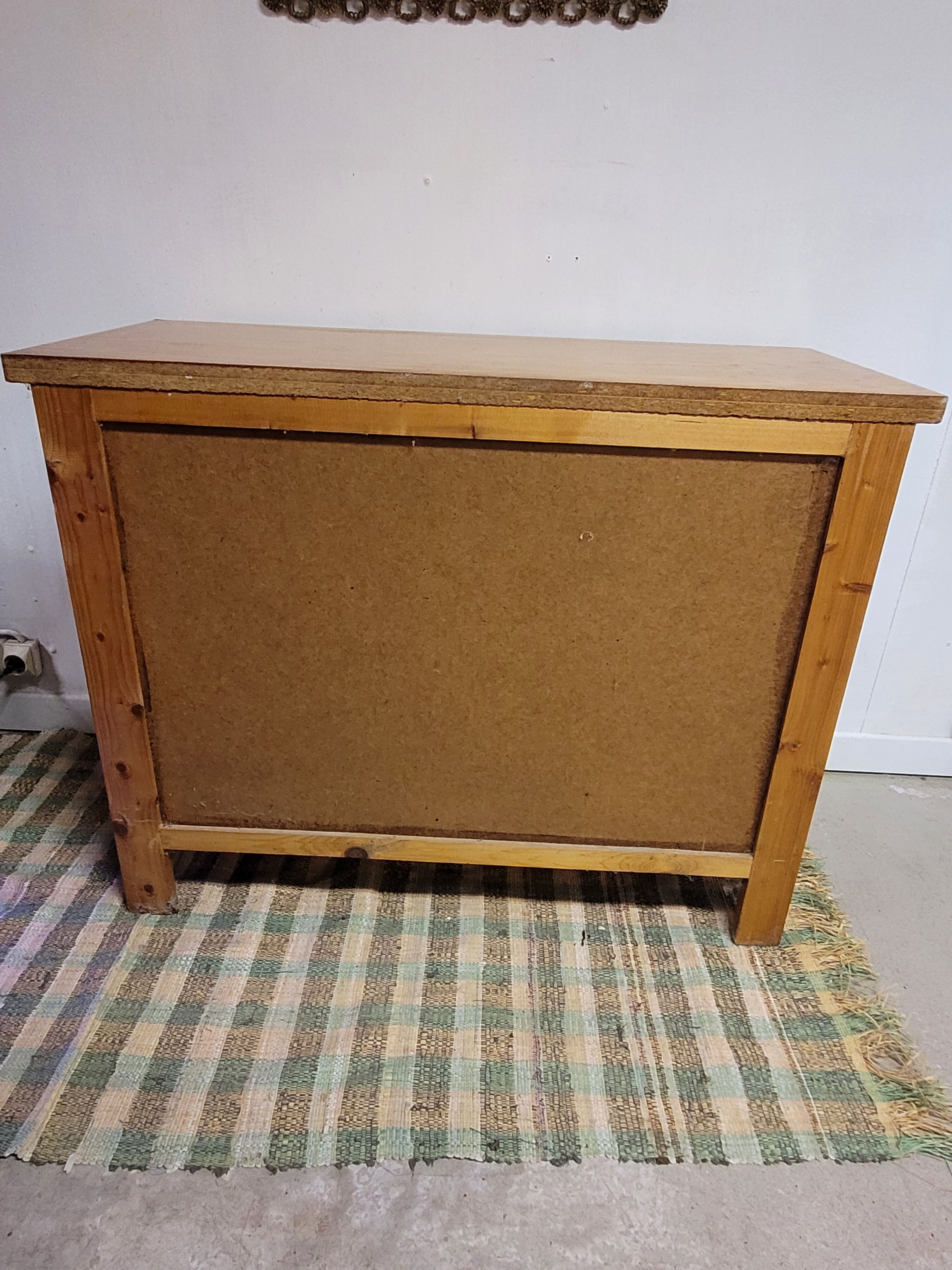 Pine chest of drawers