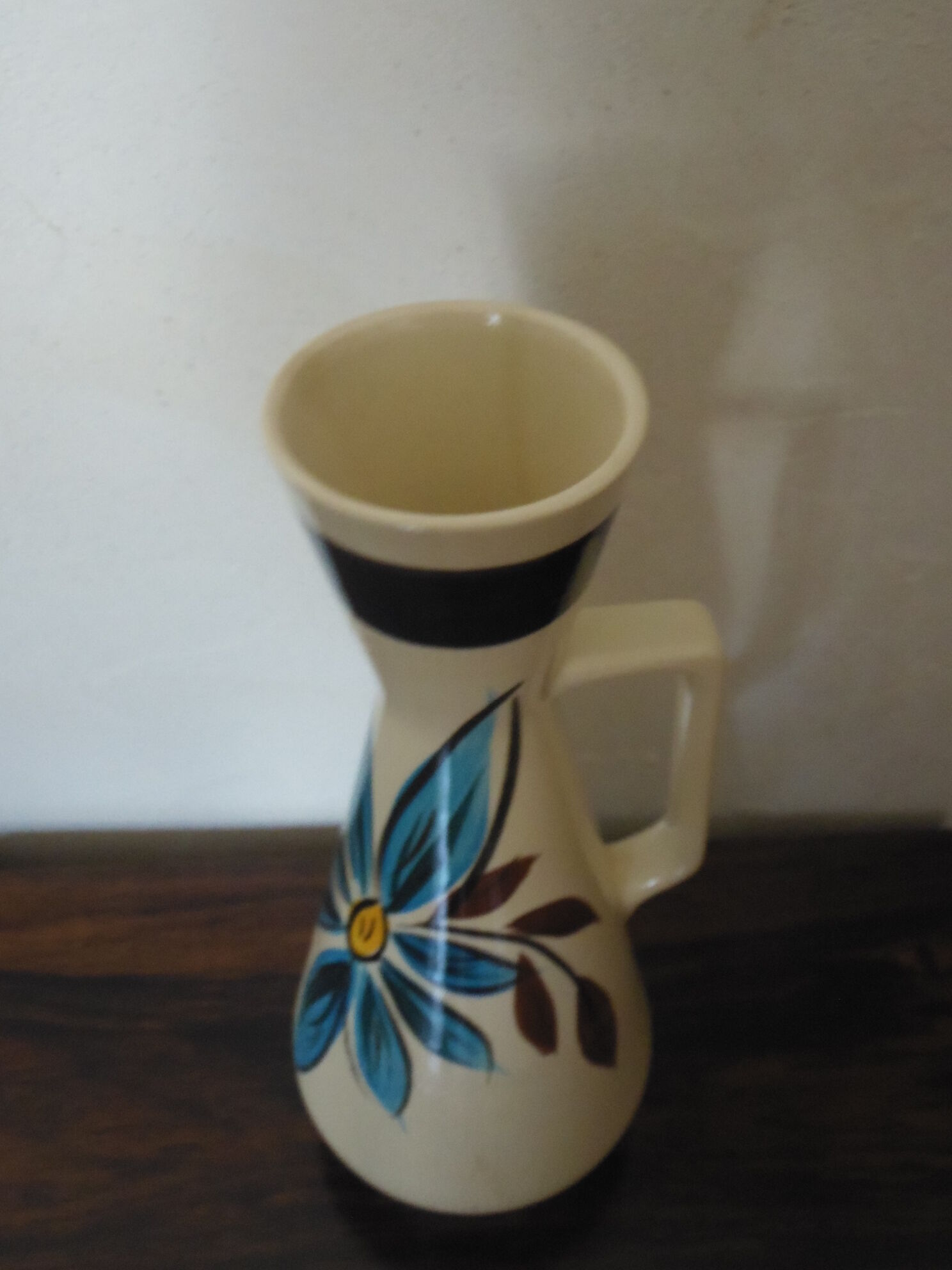 Vase West Germany à anse déco florale peinte à la main