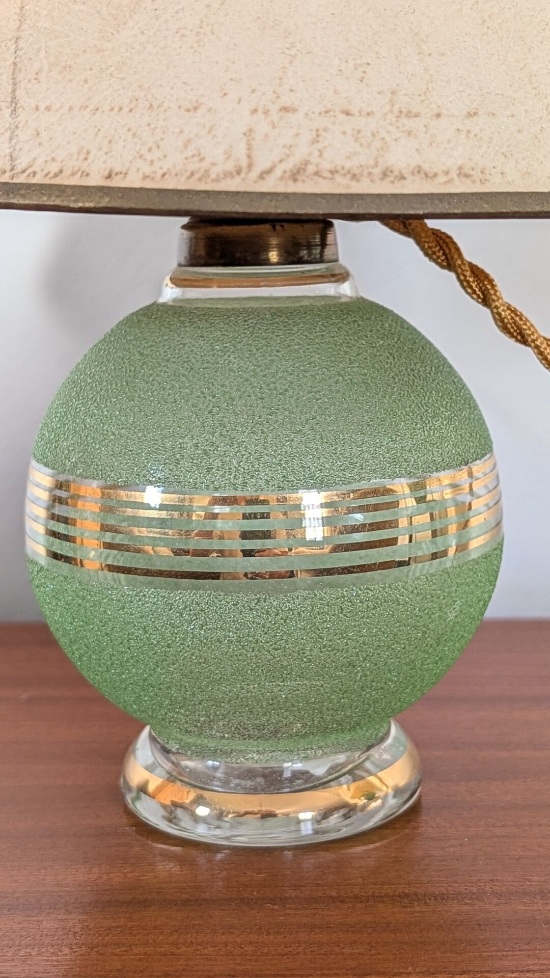 Lampe de table en verre granité vert