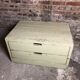 Meuble de rangement table basse en bois et fer vert pastel patiné